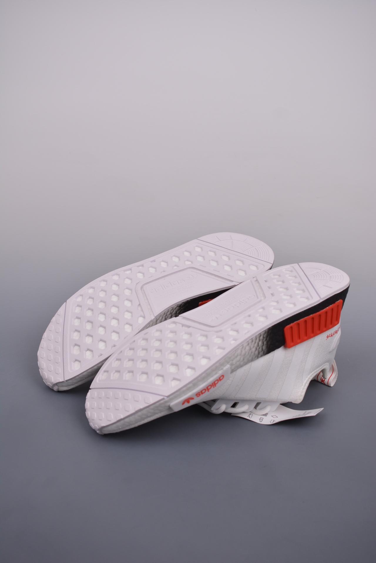 - Adidas NMD _R1 透气网面虎扑版本 专柜同步上架现货仓储全年稳定现货供应原装进口Boost原料永不发黄氧化官方货号: GZ9263DD