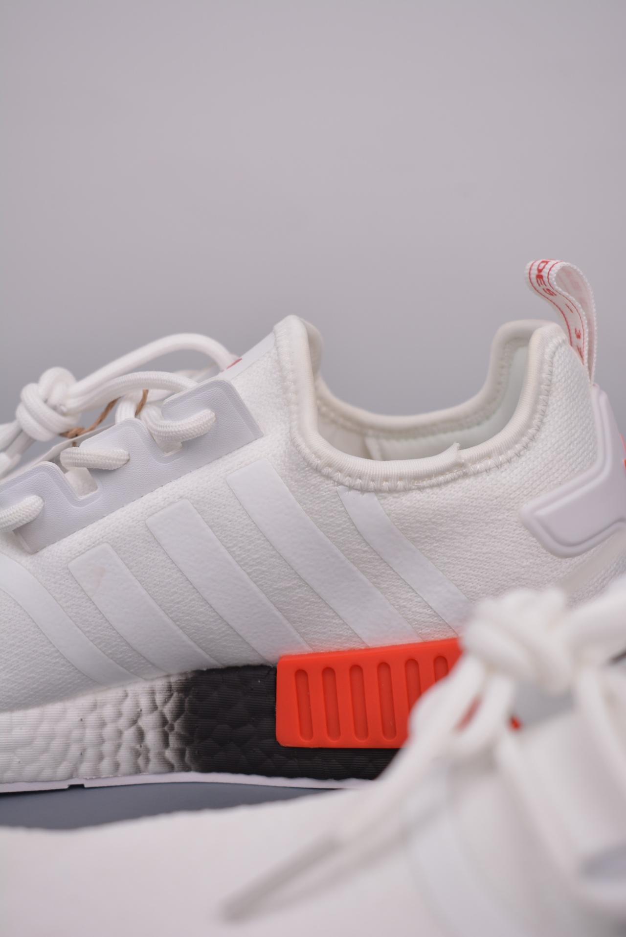 - Adidas NMD _R1 透气网面虎扑版本 专柜同步上架现货仓储全年稳定现货供应原装进口Boost原料永不发黄氧化官方货号: GZ9263DD