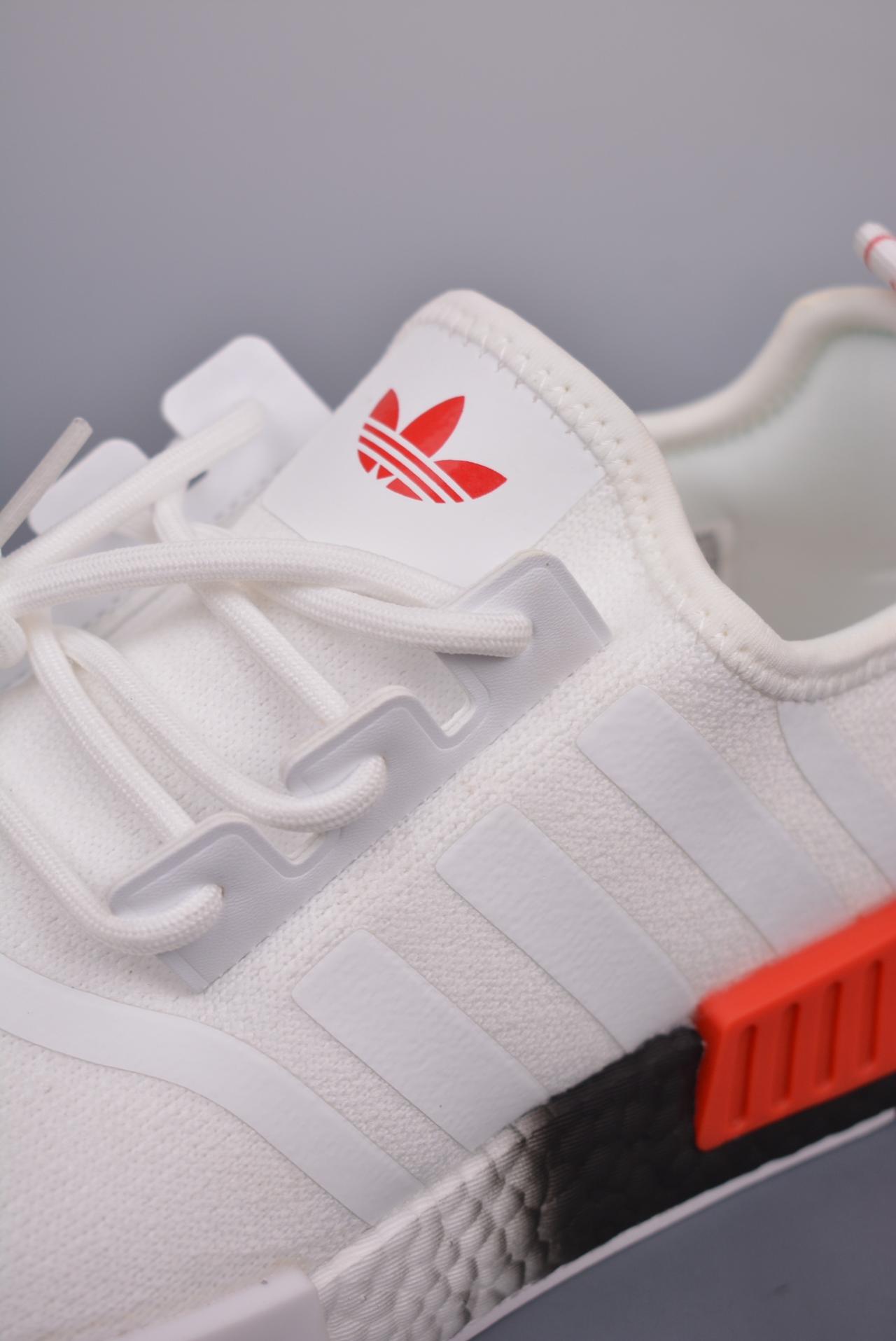 - Adidas NMD _R1 透气网面虎扑版本 专柜同步上架现货仓储全年稳定现货供应原装进口Boost原料永不发黄氧化官方货号: GZ9263DD