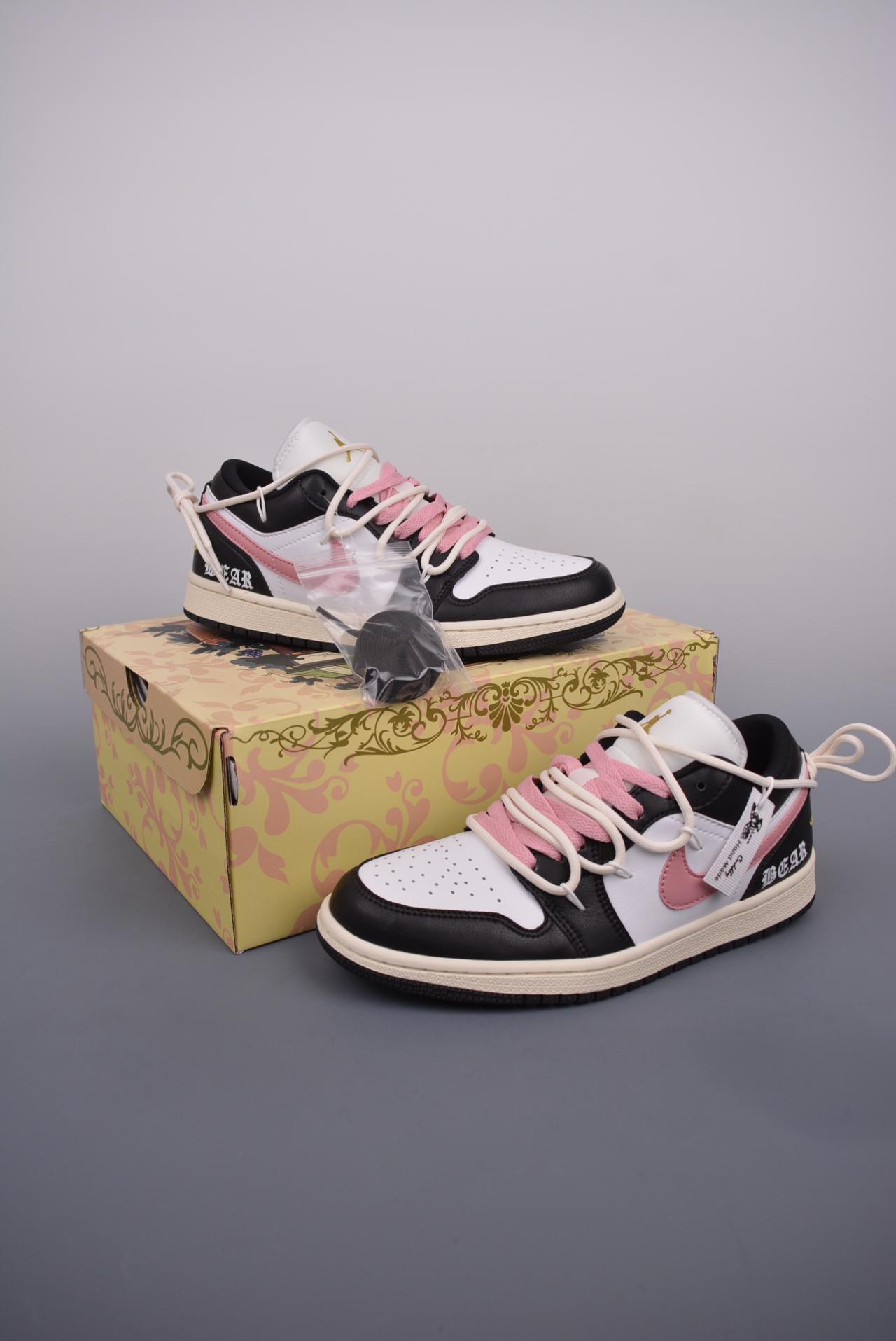 解构, 板鞋, 休闲板鞋, AJ1, Air Jordan 1 Low, Air Jordan 1 - Air Jordan 1 Low 解构抽绳低帮
AJ1乔1低帮休闲板鞋
官方货号：DC0774 200B