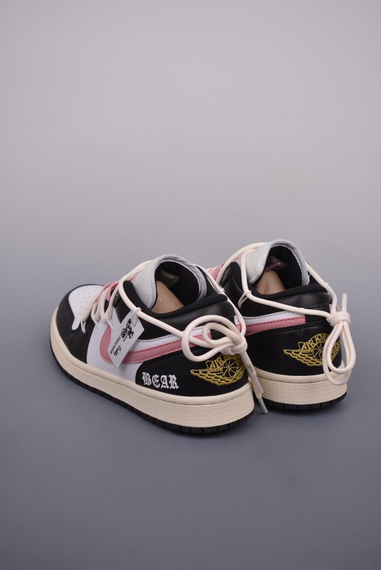 解构, 板鞋, 休闲板鞋, AJ1, Air Jordan 1 Low, Air Jordan 1 - Air Jordan 1 Low 解构抽绳低帮
AJ1乔1低帮休闲板鞋
官方货号：DC0774 200B