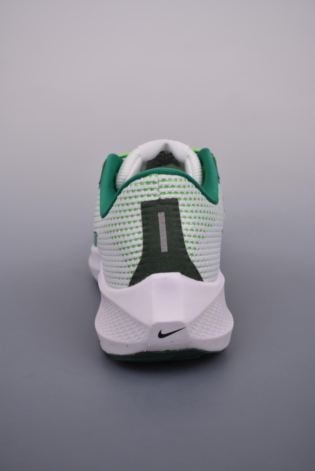 运动鞋, Nike Air Zoom Pegasus 40 - Air Zoom Pegasus 40飞马系列 高帮 飞马系列全新一代 鞋面采用工程网眼设计 中足搭配 Flywire 飞线 内置Zoon气垫加持 官方货号：FJ0329 100DX 尺码：39 40 40.5 41 42 42.5 43 44 45 46