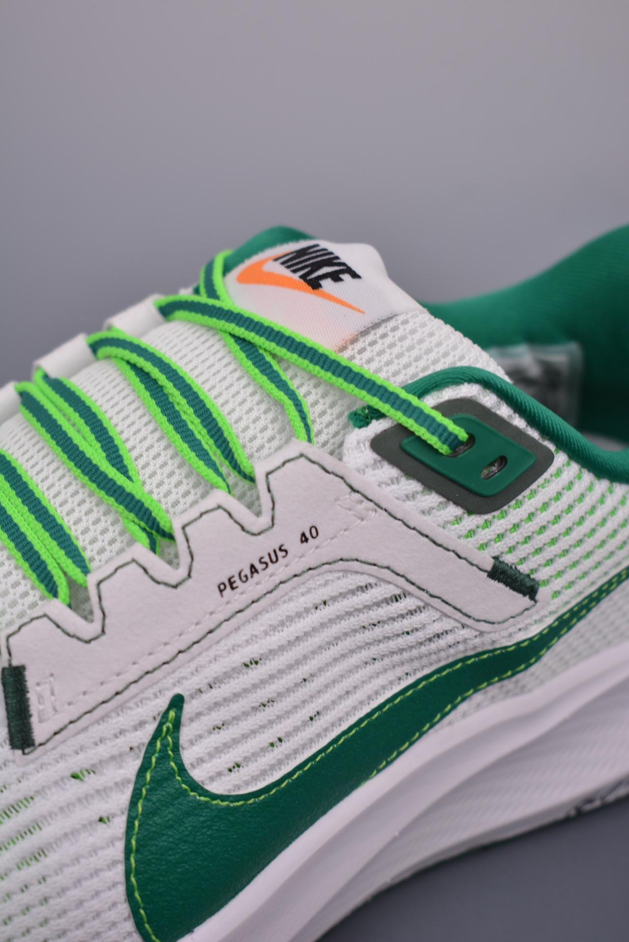 运动鞋, Nike Air Zoom Pegasus 40 - Air Zoom Pegasus 40飞马系列 高帮 飞马系列全新一代 鞋面采用工程网眼设计 中足搭配 Flywire 飞线 内置Zoon气垫加持 官方货号：FJ0329 100DX 尺码：39 40 40.5 41 42 42.5 43 44 45 46