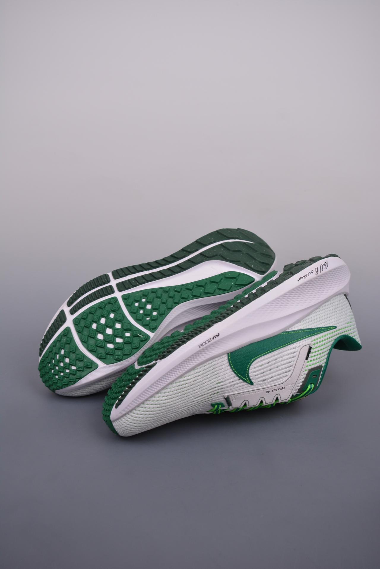 运动鞋, Nike Air Zoom Pegasus 40 - Air Zoom Pegasus 40飞马系列 高帮 飞马系列全新一代 鞋面采用工程网眼设计 中足搭配 Flywire 飞线 内置Zoon气垫加持 官方货号：FJ0329 100DX 尺码：39 40 40.5 41 42 42.5 43 44 45 46