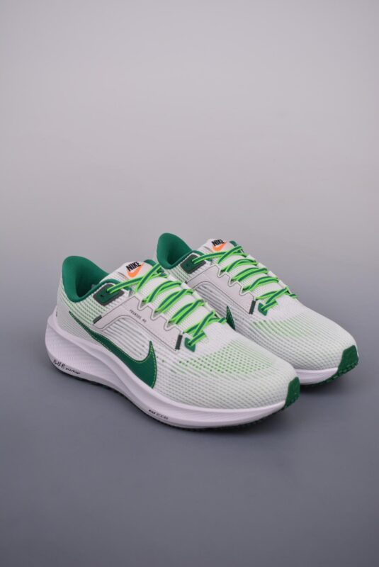 运动鞋, Nike Air Zoom Pegasus 40 - Air Zoom Pegasus 40飞马系列 高帮 飞马系列全新一代 鞋面采用工程网眼设计 中足搭配 Flywire 飞线 内置Zoon气垫加持 官方货号：FJ0329 100DX 尺码：39 40 40.5 41 42 42.5 43 44 45 46