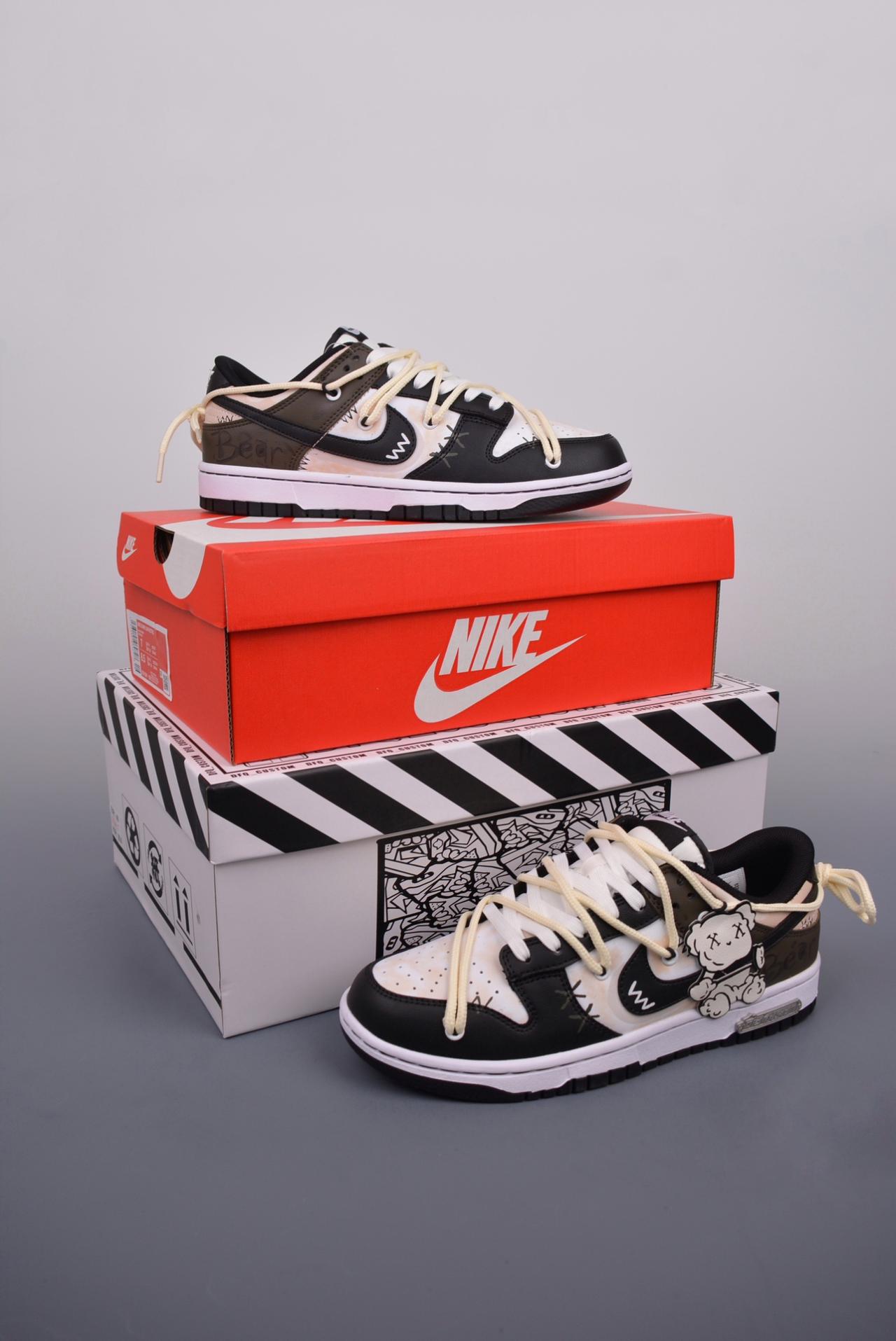 篮球鞋, 球鞋, 服装, SB Dunk Low, Nike SB Dunk Low, DD1391 100 - Nike SB Dunk Low 抽绳鞋带 纯原大厂出品 极力推荐 简约复古 布偶熊玩偶 高帮篮球鞋 原装头层材料 独家版型蒸餾加工 清洁度 电绣工艺 皮料切割干净无任何毛边 细节完美 颜色：白色 官方货号: DD1391 100JS 尺码：36 36.5 37.5 38 38.5 39 40 40.5 41 42 42.5 43 44 44.5 45 46