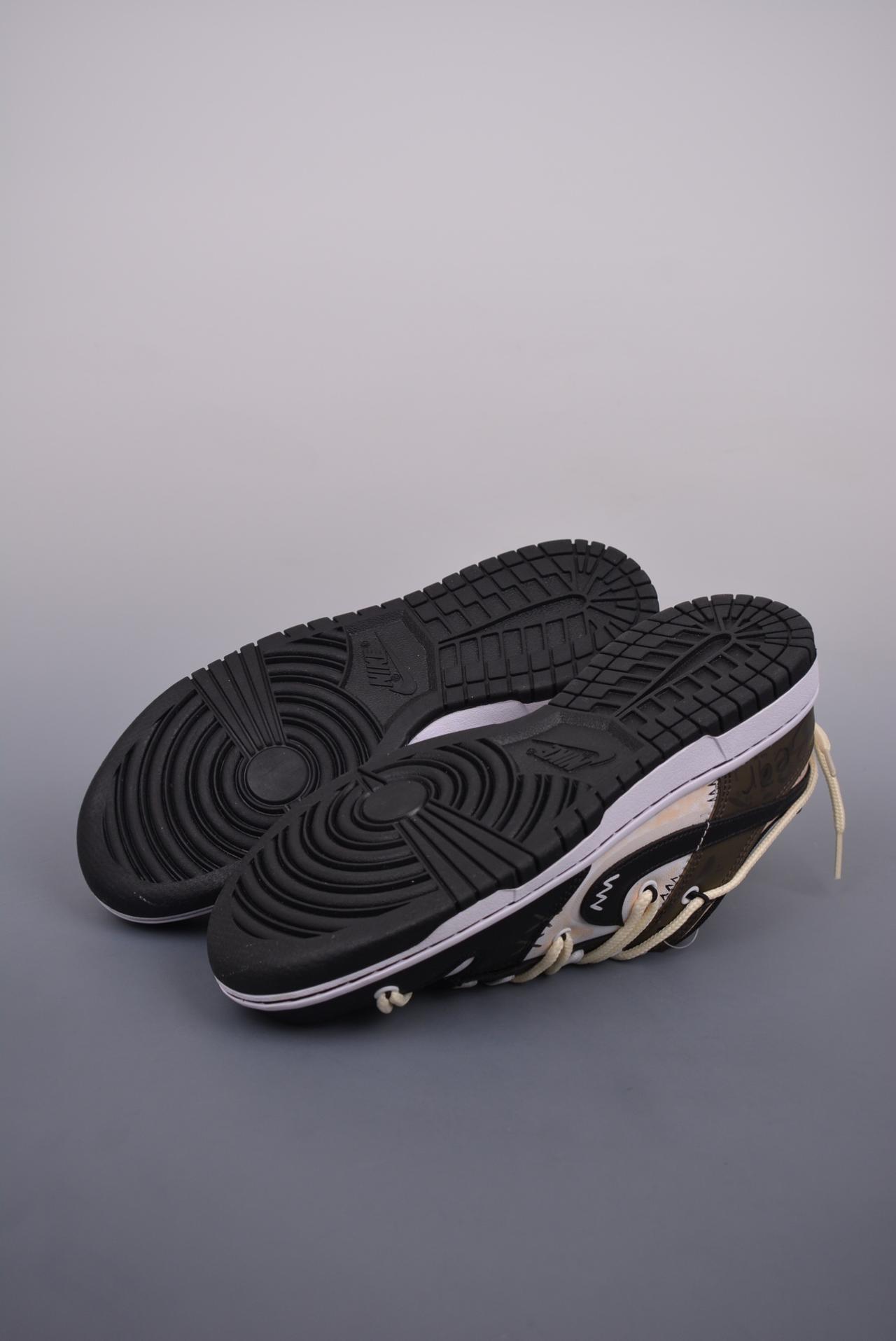 篮球鞋, 球鞋, 服装, SB Dunk Low, Nike SB Dunk Low, DD1391 100 - Nike SB Dunk Low 抽绳鞋带 纯原大厂出品 极力推荐 简约复古 布偶熊玩偶 高帮篮球鞋 原装头层材料 独家版型蒸餾加工 清洁度 电绣工艺 皮料切割干净无任何毛边 细节完美 颜色：白色 官方货号: DD1391 100JS 尺码：36 36.5 37.5 38 38.5 39 40 40.5 41 42 42.5 43 44 44.5 45 46