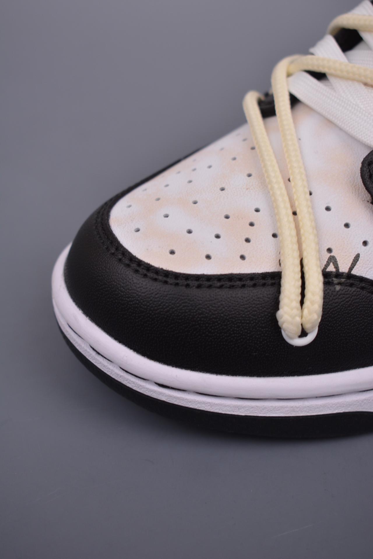 篮球鞋, 球鞋, 服装, SB Dunk Low, Nike SB Dunk Low, DD1391 100 - Nike SB Dunk Low 抽绳鞋带 纯原大厂出品 极力推荐 简约复古 布偶熊玩偶 高帮篮球鞋 原装头层材料 独家版型蒸餾加工 清洁度 电绣工艺 皮料切割干净无任何毛边 细节完美 颜色：白色 官方货号: DD1391 100JS 尺码：36 36.5 37.5 38 38.5 39 40 40.5 41 42 42.5 43 44 44.5 45 46