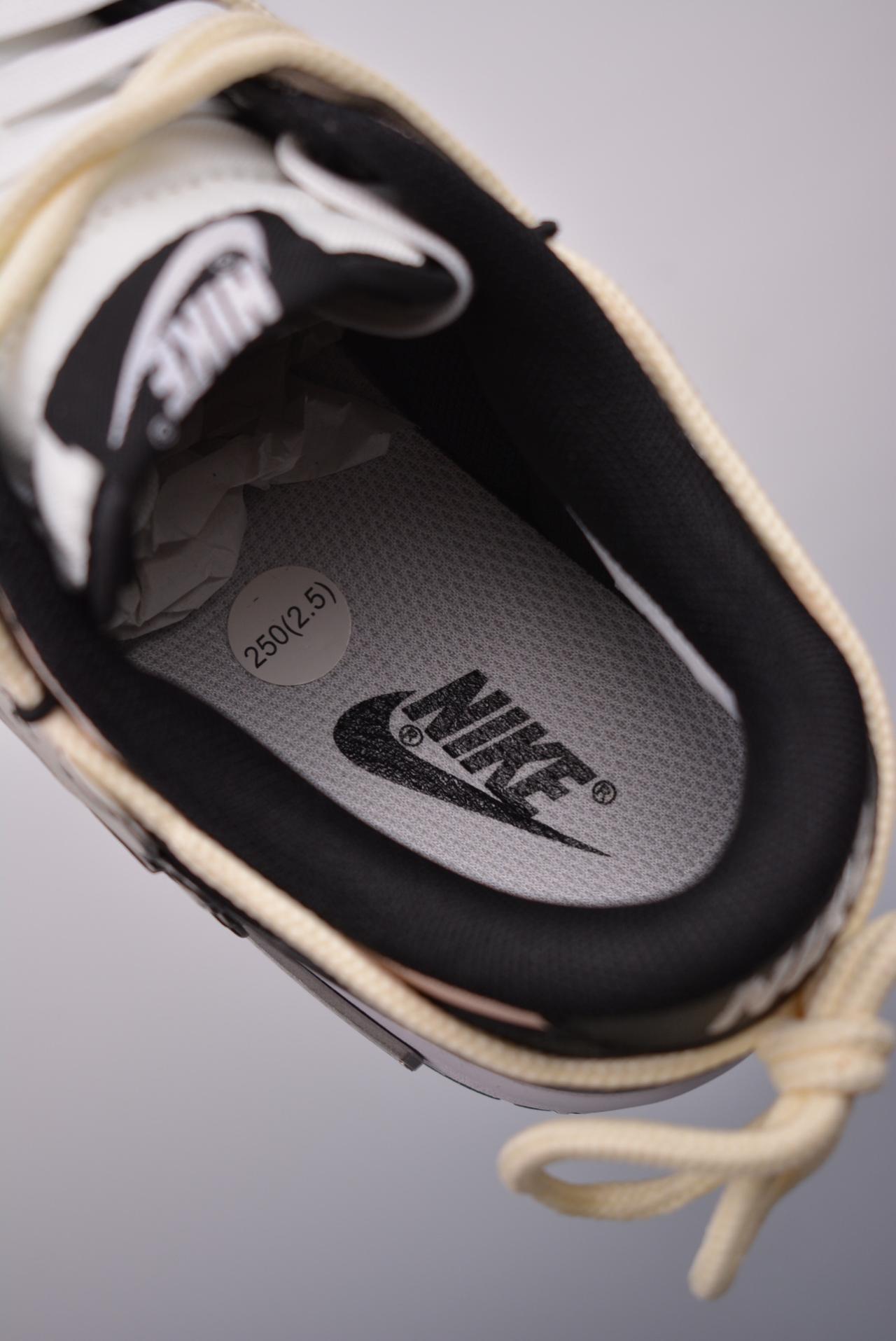 篮球鞋, 球鞋, 服装, SB Dunk Low, Nike SB Dunk Low, DD1391 100 - Nike SB Dunk Low 抽绳鞋带 纯原大厂出品 极力推荐 简约复古 布偶熊玩偶 高帮篮球鞋 原装头层材料 独家版型蒸餾加工 清洁度 电绣工艺 皮料切割干净无任何毛边 细节完美 颜色：白色 官方货号: DD1391 100JS 尺码：36 36.5 37.5 38 38.5 39 40 40.5 41 42 42.5 43 44 44.5 45 46