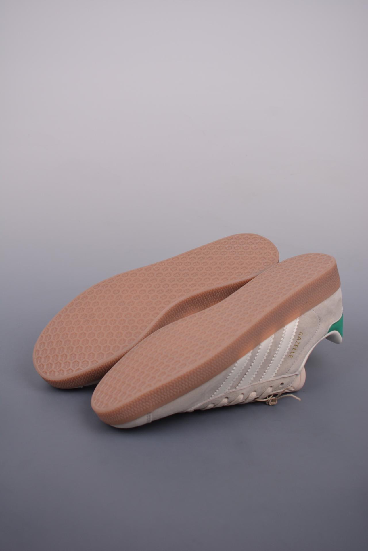 板鞋, 三叶草, Adidas Originals Gazelle, adidas Originals, adidas - adidas Originals Gazelle 三叶草休闲防滑耐磨低帮板鞋 颜色：未提及 鞋帮高度：低帮 货号：IF3235SH