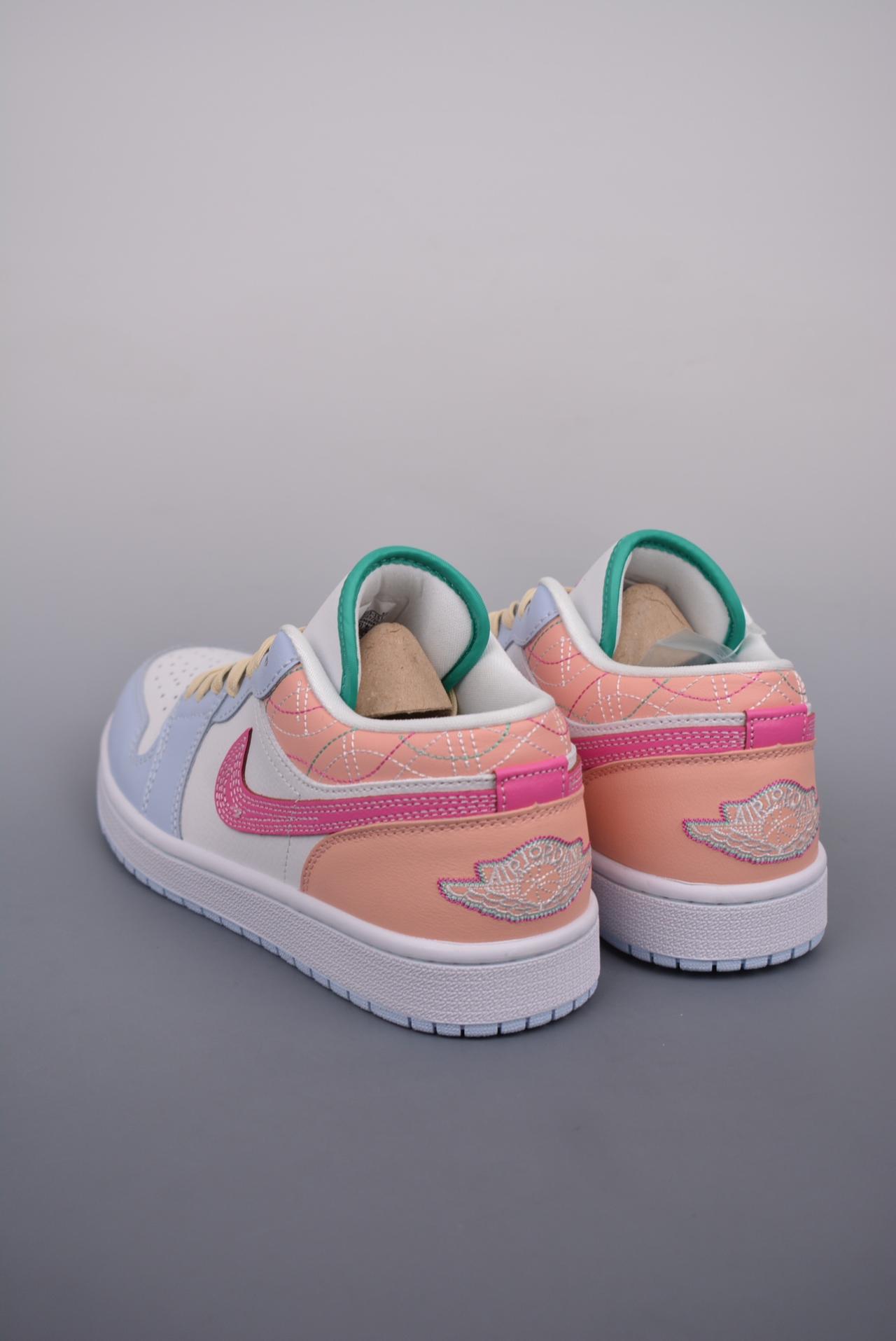 板鞋, 休闲板鞋, AJ1, Air Jordan 1 Low, Air Jordan 1 - Air Jordan 1 Low 米粉脚趾
AJ1乔1低帮休闲板鞋
颜色：同步官方配色
品牌：Air Jordan
系列：1
鞋子类型：低帮休闲板鞋
鞋帮高度：低帮
原鞋原档案开发
原厂皮料
原档冲孔鞋头
正确满胶鞋垫
四线拉帮
原厂织唛标
鞋舌高弹海绵填充
货号：FV3623 151B
Size： 36 36.5 37.5 38 38.5 39 40 40.5 41 42 42.5 43 44 44.5 45 46