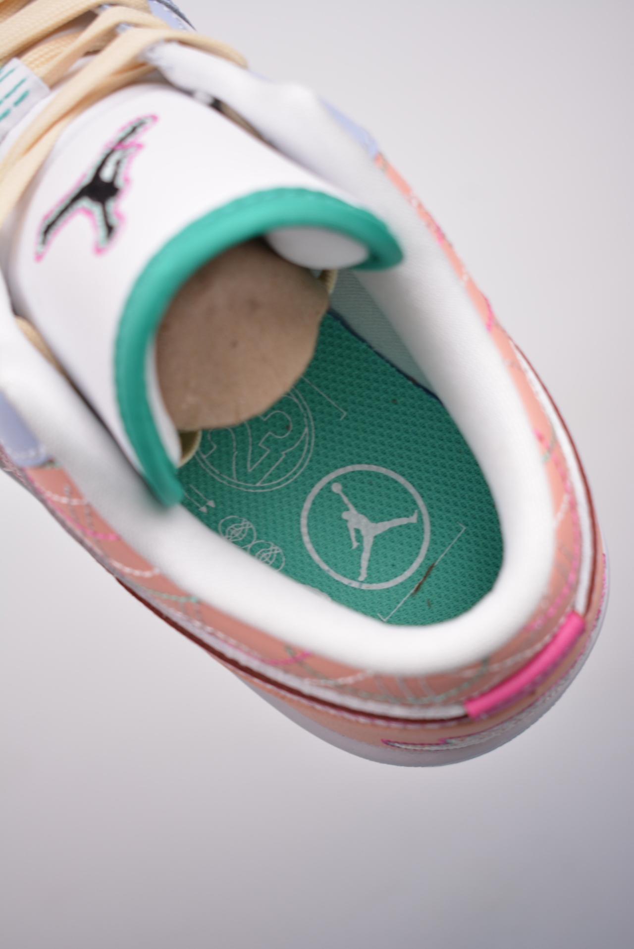 板鞋, 休闲板鞋, AJ1, Air Jordan 1 Low, Air Jordan 1 - Air Jordan 1 Low 米粉脚趾
AJ1乔1低帮休闲板鞋
颜色：同步官方配色
品牌：Air Jordan
系列：1
鞋子类型：低帮休闲板鞋
鞋帮高度：低帮
原鞋原档案开发
原厂皮料
原档冲孔鞋头
正确满胶鞋垫
四线拉帮
原厂织唛标
鞋舌高弹海绵填充
货号：FV3623 151B
Size： 36 36.5 37.5 38 38.5 39 40 40.5 41 42 42.5 43 44 44.5 45 46