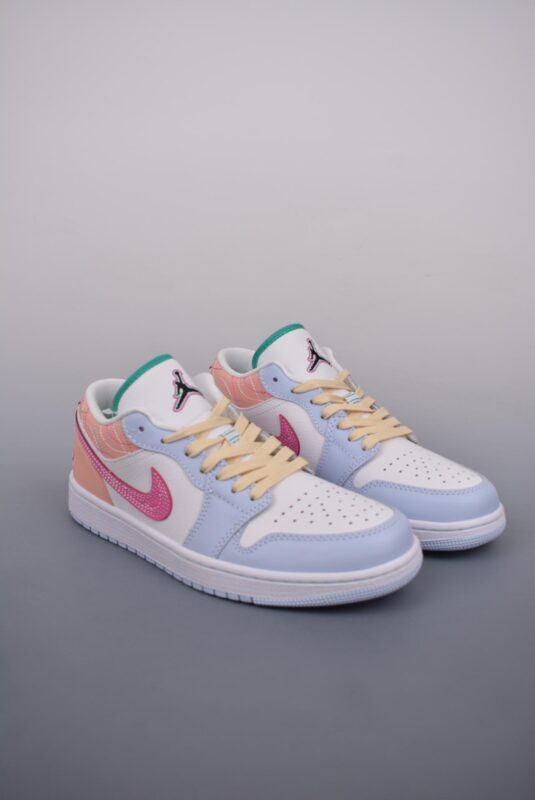 板鞋, 休闲板鞋, AJ1, Air Jordan 1 Low, Air Jordan 1 - Air Jordan 1 Low 米粉脚趾
AJ1乔1低帮休闲板鞋
颜色：同步官方配色
品牌：Air Jordan
系列：1
鞋子类型：低帮休闲板鞋
鞋帮高度：低帮
原鞋原档案开发
原厂皮料
原档冲孔鞋头
正确满胶鞋垫
四线拉帮
原厂织唛标
鞋舌高弹海绵填充
货号：FV3623 151B
Size： 36 36.5 37.5 38 38.5 39 40 40.5 41 42 42.5 43 44 44.5 45 46