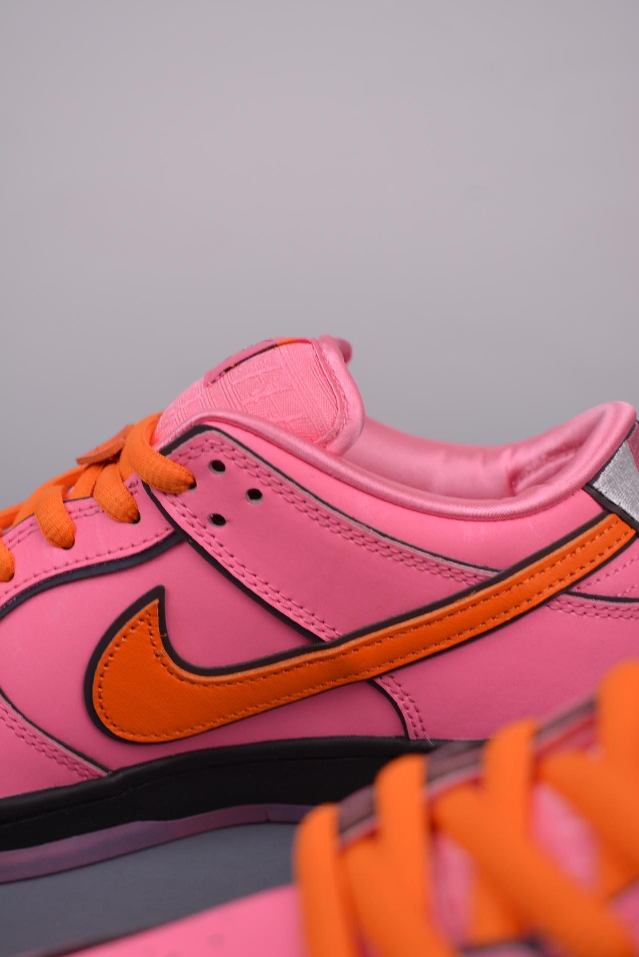 运动鞋, 篮球鞋, 球鞋 - Nike Dunk SB Low 飞天小女警联名 花花黑粉 高帮篮球鞋 颜色：600NCC 货号：FD2631
