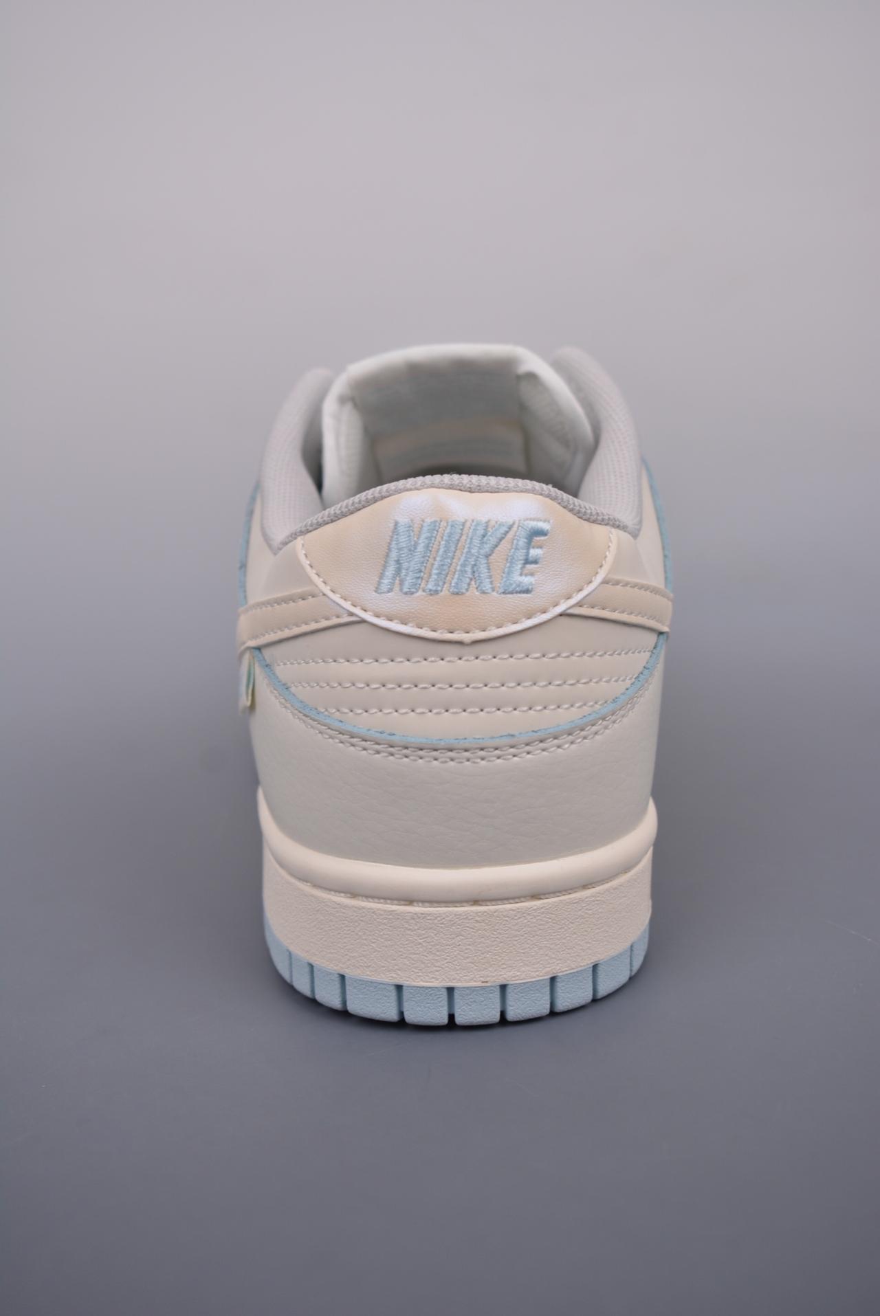 运动鞋, 篮球鞋, 球鞋, SB Dunk Low, Nike SB Dunk Low - Nike SB Dunk Low 珠光蓝配色 高帮篮球鞋 皮料切割干净无任何毛边 颜色：珠光蓝 货号：KK0517 007JS