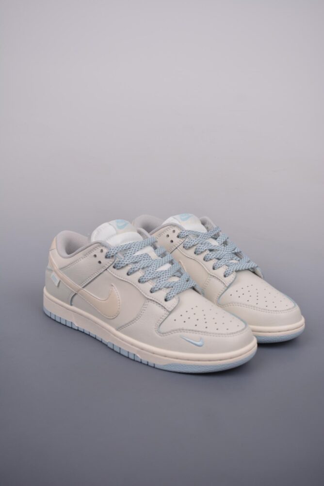 Nike SB Dunk Low 珠光蓝配色 高帮篮球鞋 皮料切割干净无任何毛边 颜色:珠光蓝 货号:KK0517 007JS 运动鞋, 篮球鞋, 球鞋, SB Dunk Low, Nike SB Dunk Low - Nike SB Dunk Low 珠光蓝配色 高帮篮球鞋 皮料切割干净无任何毛边 颜色:珠光蓝 货号:KK0517 007JS