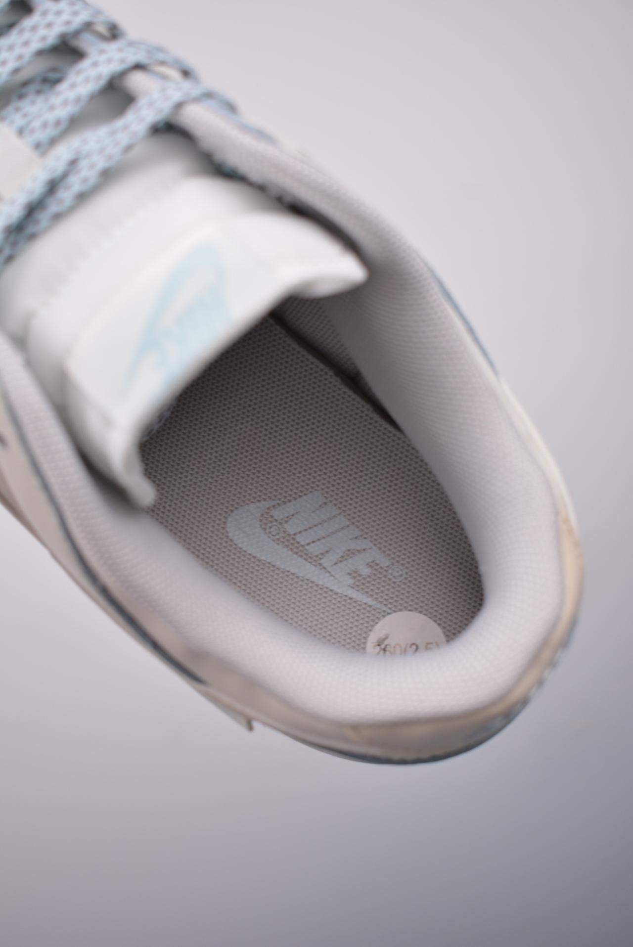 运动鞋, 篮球鞋, 球鞋, SB Dunk Low, Nike SB Dunk Low - Nike SB Dunk Low 珠光蓝配色 高帮篮球鞋 皮料切割干净无任何毛边 颜色：珠光蓝 货号：KK0517 007JS