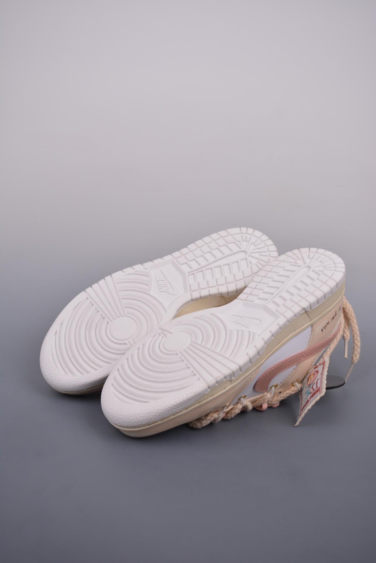 运动鞋, 解构, SB Dunk Low, Nike SB Dunk Low - Nike SB Dunk Low 做旧VIBE风 玫瑰布贴 解构抽绳鞋带 纯原大厂出品 极力推荐 原装头层材料 独家版型蒸餾加工
帶來的是更好的视觉和脚感体验 大厂纯原品质出货 清洁度  电绣工艺 皮料切割干净无任何毛边 细节完美
官方货号: DH9765 100HS 尺码：35.5 36 36.5 37.5 38 38.5 39 40