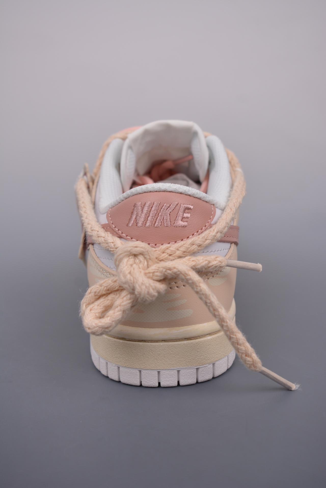 运动鞋, 解构, SB Dunk Low, Nike SB Dunk Low - Nike SB Dunk Low 做旧VIBE风 玫瑰布贴 解构抽绳鞋带 纯原大厂出品 极力推荐 原装头层材料 独家版型蒸餾加工
帶來的是更好的视觉和脚感体验 大厂纯原品质出货 清洁度  电绣工艺 皮料切割干净无任何毛边 细节完美
官方货号: DH9765 100HS 尺码：35.5 36 36.5 37.5 38 38.5 39 40