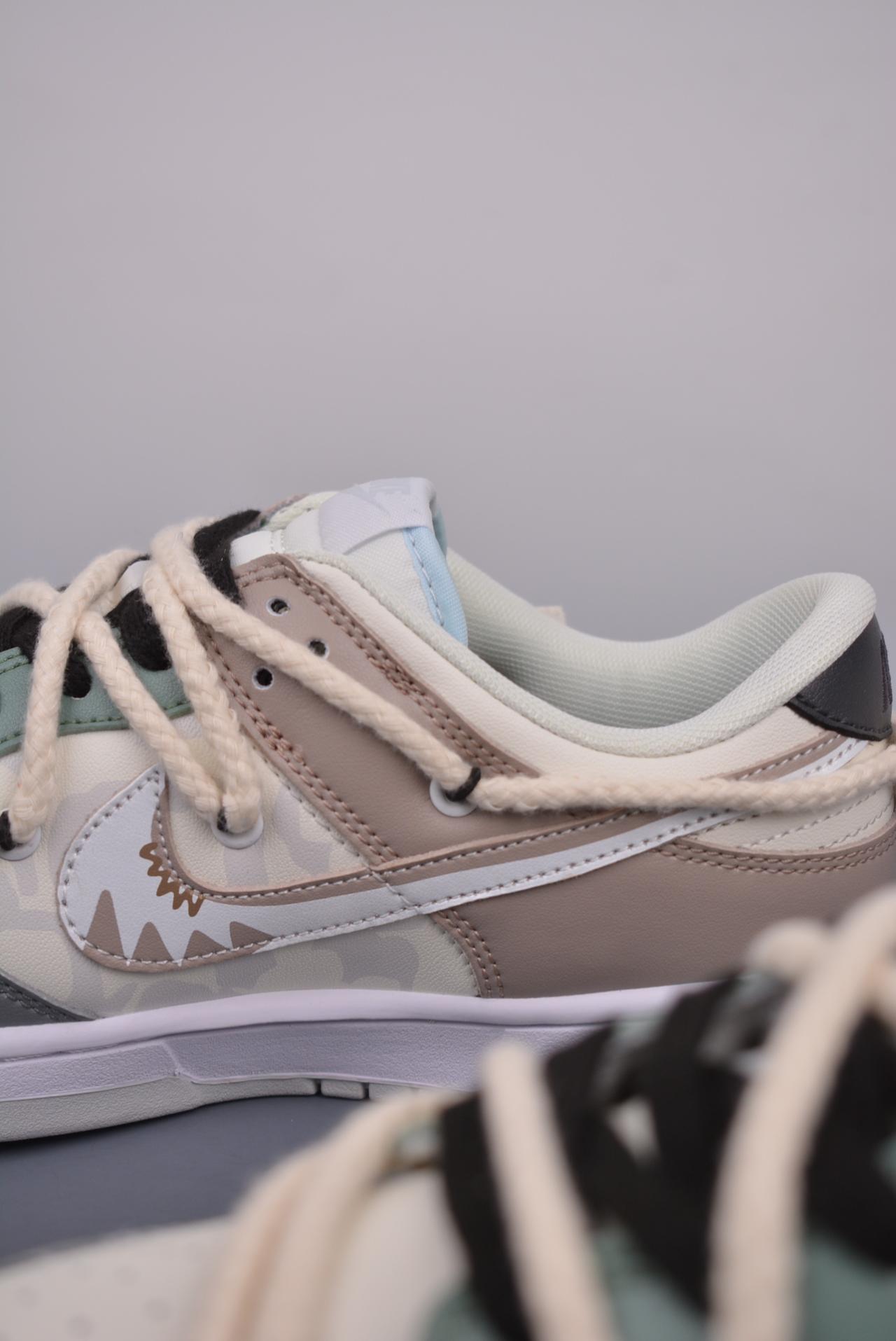 解构, 篮球鞋, 球鞋, SB Dunk Low, Nike SB Dunk Low - Nike SB Dunk Low 熊猫恶作剧 森林果实 解构抽绳鞋带 高帮篮球鞋 原装头层材料 纯原大厂出品 独家版型蒸餾加工 颜色：未提及 货号：DV0831 101JS 尺码：35.5 36 36.5 37.5 38 38.5 39 40 40.5 41 42 42.5 43 44 44.5 45