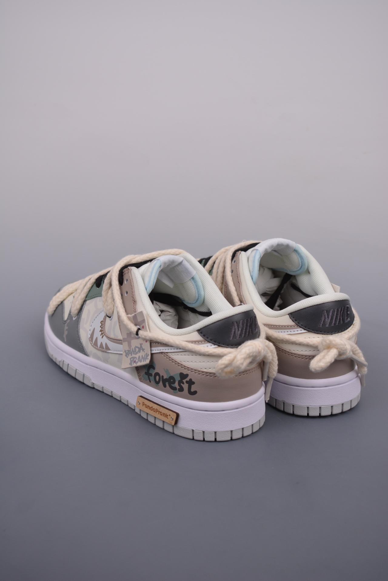 解构, 篮球鞋, 球鞋, SB Dunk Low, Nike SB Dunk Low - Nike SB Dunk Low 熊猫恶作剧 森林果实 解构抽绳鞋带 高帮篮球鞋 原装头层材料 纯原大厂出品 独家版型蒸餾加工 颜色：未提及 货号：DV0831 101JS 尺码：35.5 36 36.5 37.5 38 38.5 39 40 40.5 41 42 42.5 43 44 44.5 45