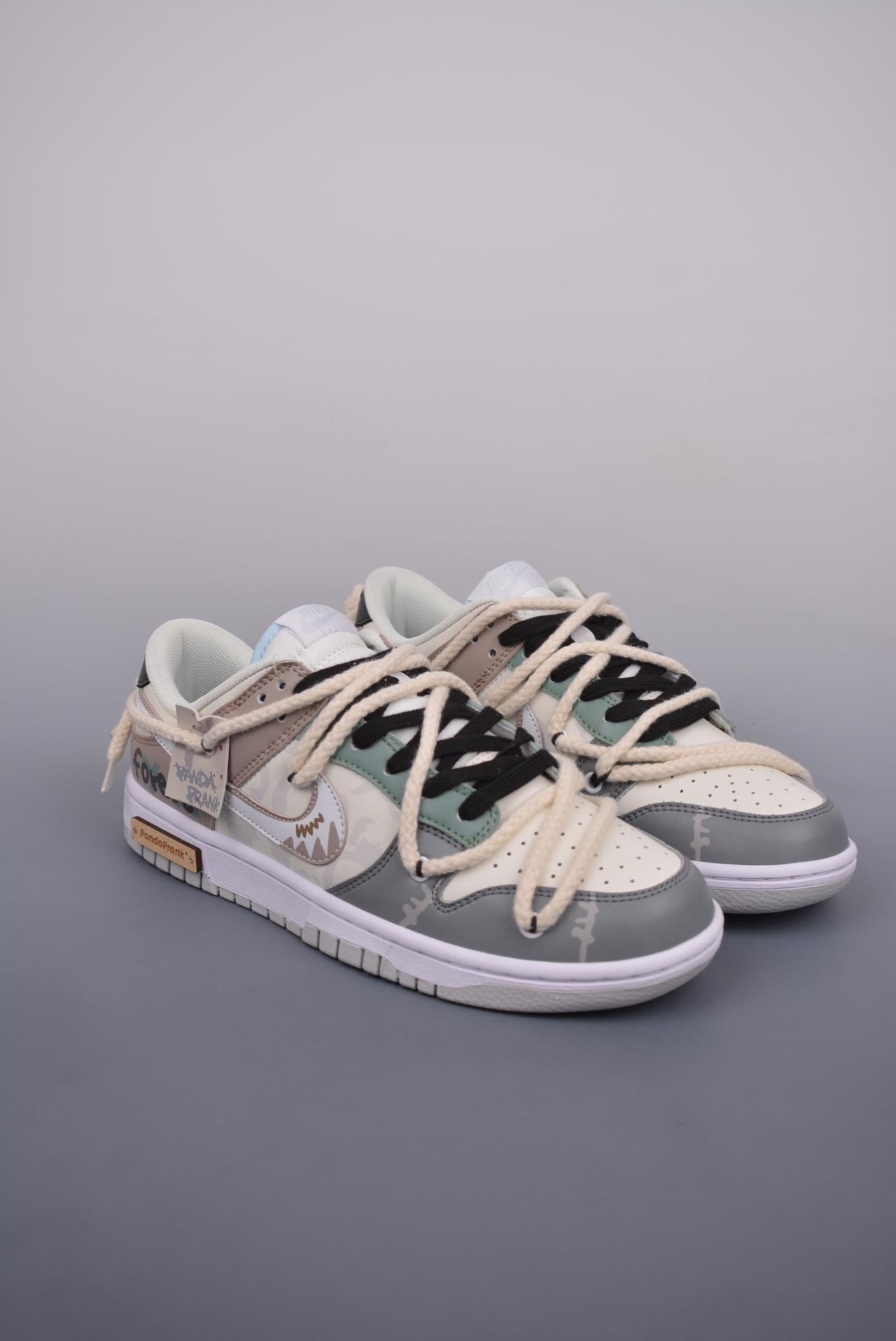 解构, 篮球鞋, 球鞋, SB Dunk Low, Nike SB Dunk Low - Nike SB Dunk Low 熊猫恶作剧 森林果实 解构抽绳鞋带 高帮篮球鞋 原装头层材料 纯原大厂出品 独家版型蒸餾加工 颜色：未提及 货号：DV0831 101JS 尺码：35.5 36 36.5 37.5 38 38.5 39 40 40.5 41 42 42.5 43 44 44.5 45