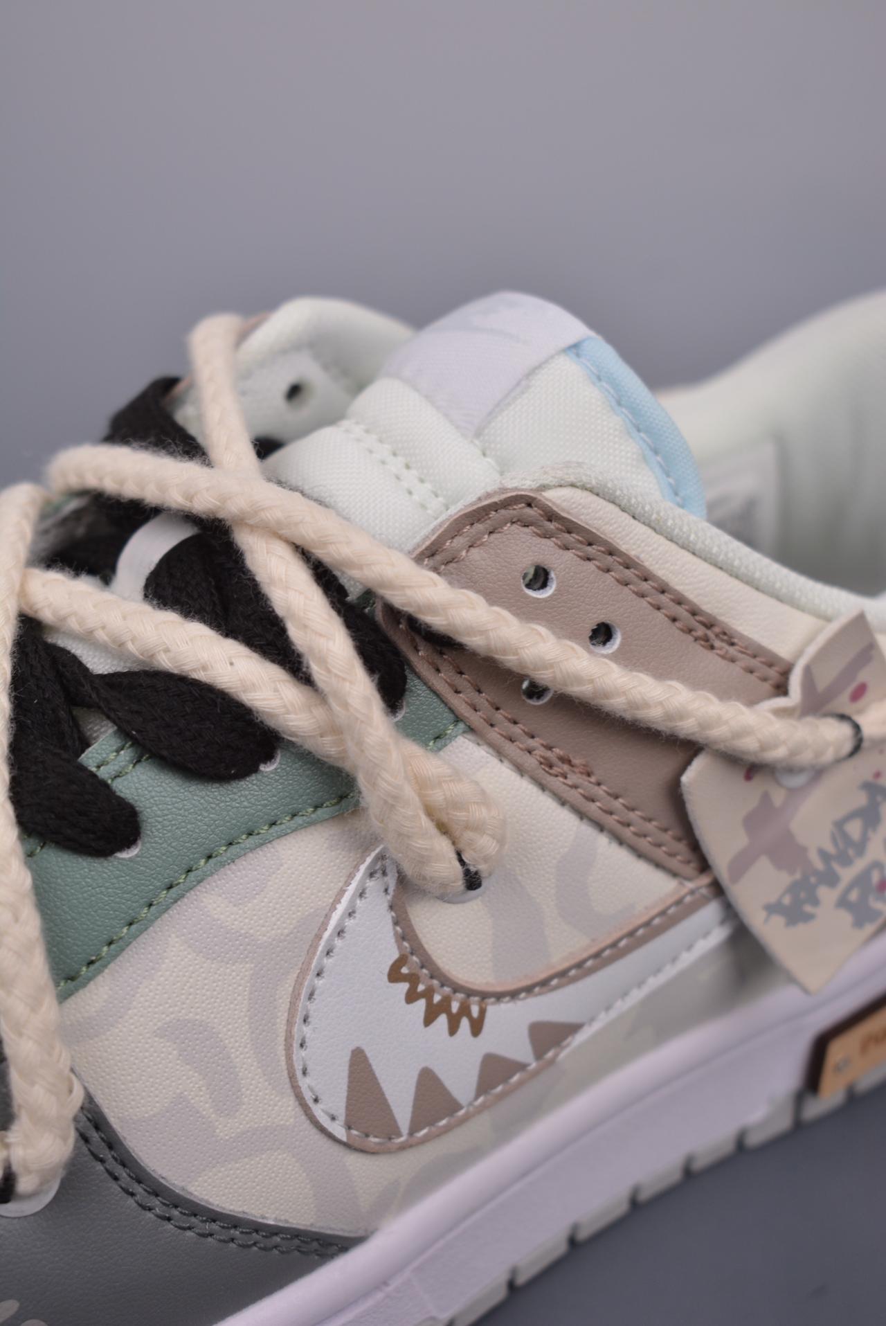 解构, 篮球鞋, 球鞋, SB Dunk Low, Nike SB Dunk Low - Nike SB Dunk Low 熊猫恶作剧 森林果实 解构抽绳鞋带 高帮篮球鞋 原装头层材料 纯原大厂出品 独家版型蒸餾加工 颜色：未提及 货号：DV0831 101JS 尺码：35.5 36 36.5 37.5 38 38.5 39 40 40.5 41 42 42.5 43 44 44.5 45