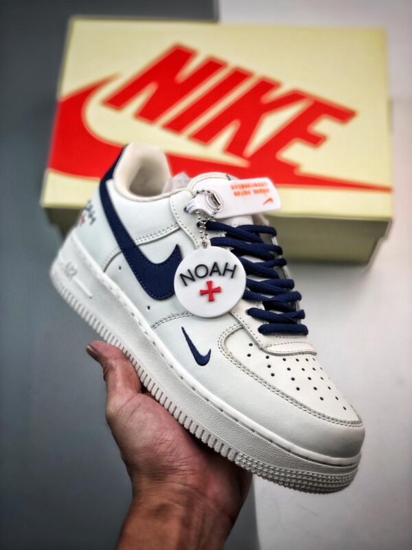 运动鞋, 休闲鞋, KD, Air Force 1 - Air Force 1 '07 Low 红十字会白深蓝 鞋帮高度：低帮 鞋子类型：休闲鞋 货号：NY440711