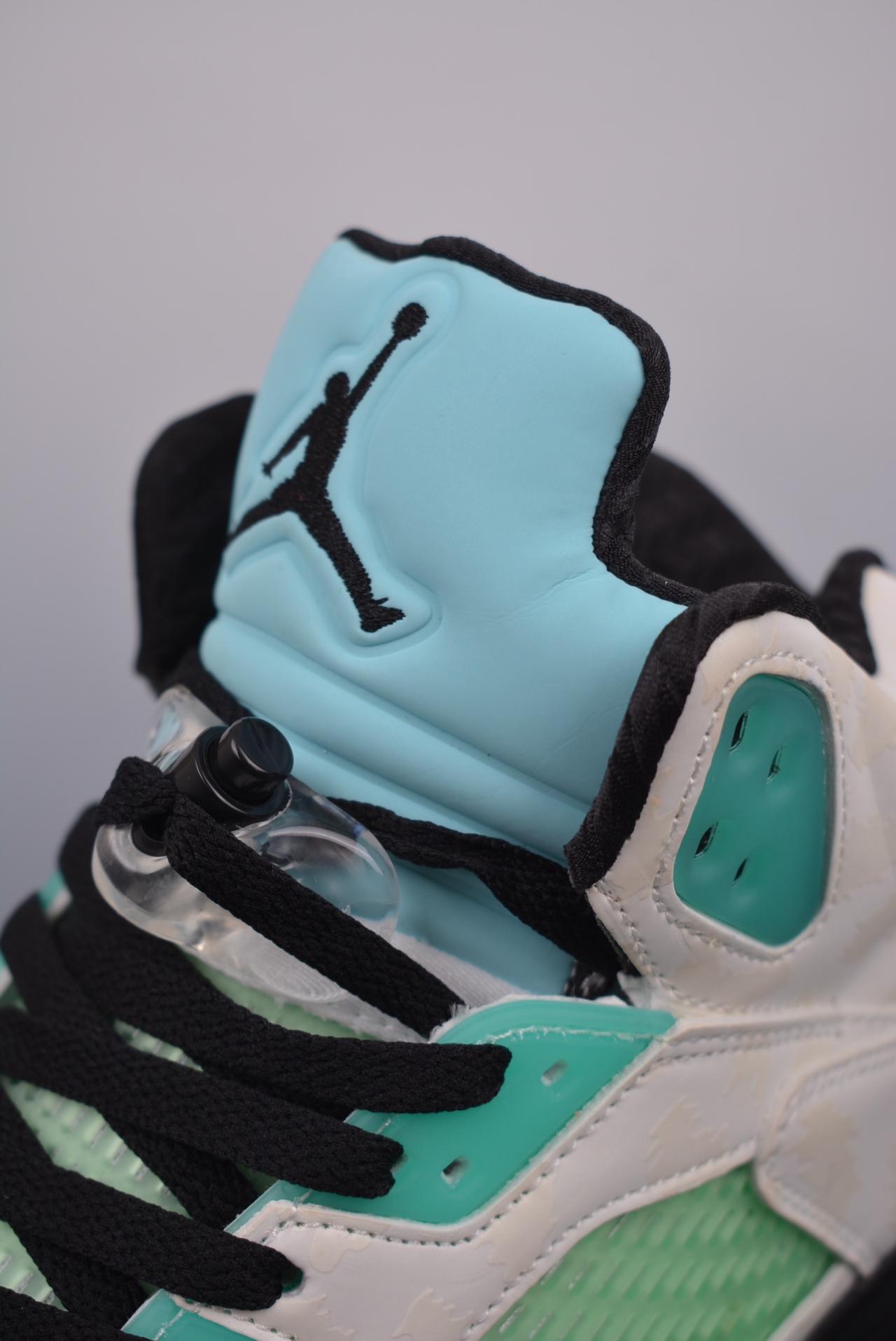 运动鞋, 服装, Air Jordan 5 - Air Jordan 5 Retro 乔丹5 复刻薄荷绿 纯原大厂出品 
Air Jordan AJ5 Retro 原楦原纸板 
官方货号: CN2932 100MG
尺码：36 36.5 37.5 38 38.5 39 40 40.5 41 42 42.5 43 44 44.5 45 45.5 46 47.5