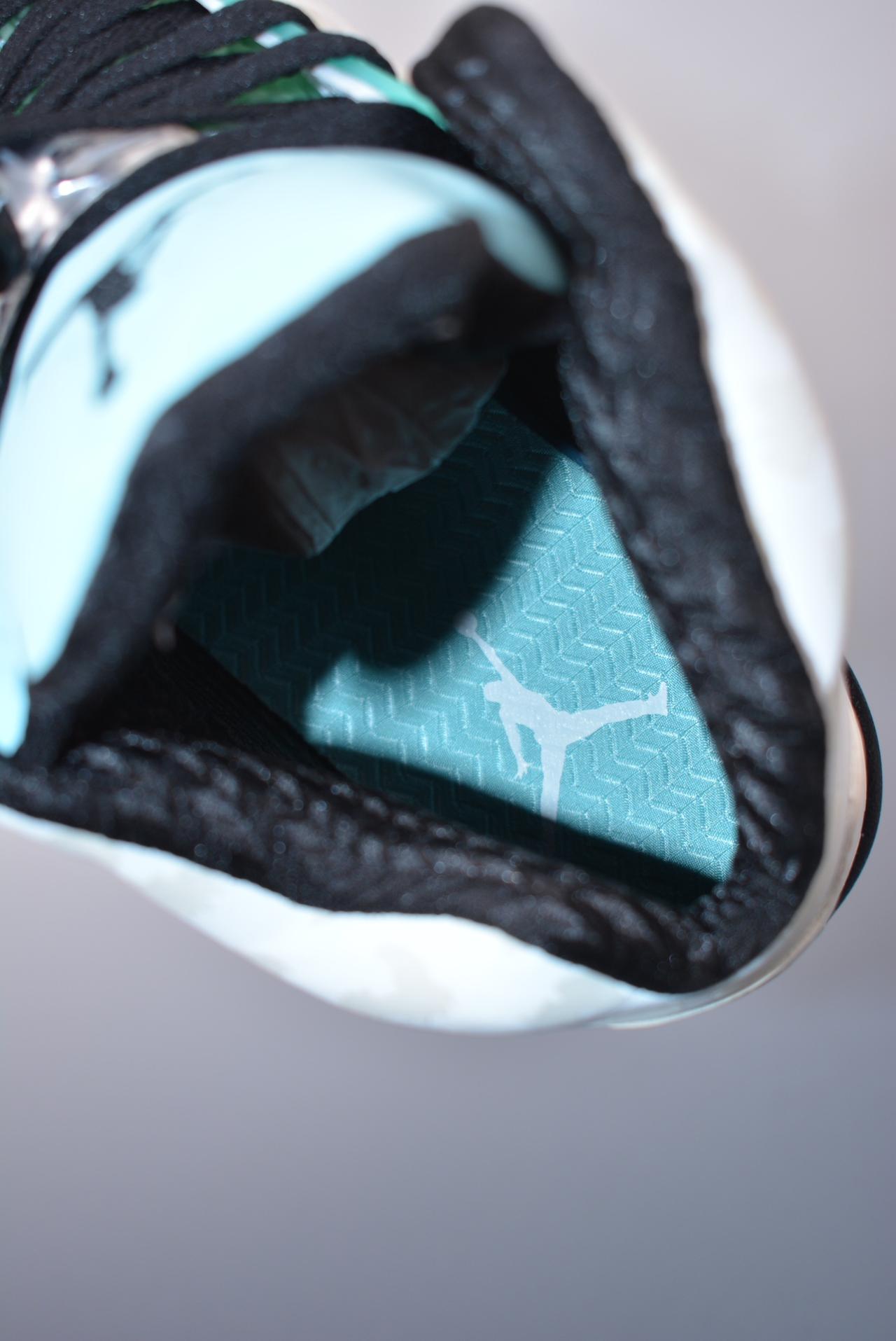 运动鞋, 服装, Air Jordan 5 - Air Jordan 5 Retro 乔丹5 复刻薄荷绿 纯原大厂出品 
Air Jordan AJ5 Retro 原楦原纸板 
官方货号: CN2932 100MG
尺码：36 36.5 37.5 38 38.5 39 40 40.5 41 42 42.5 43 44 44.5 45 45.5 46 47.5