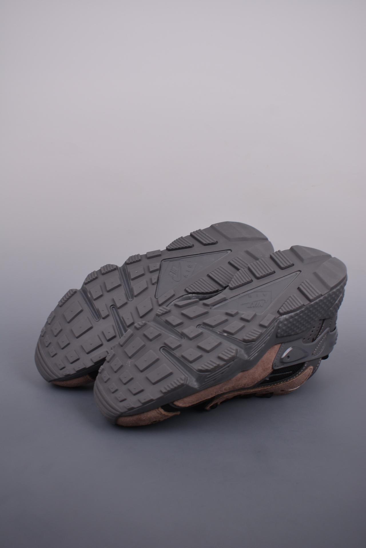 运动鞋, 跑鞋, 休闲鞋, Nike Air Huarache - Nike Air Huarache Runner 华莱士12代 鞋子类型：运动休闲跑鞋 鞋帮高度：网面透气 颜色：氯丁橡胶 货号：DZ3306 006MK