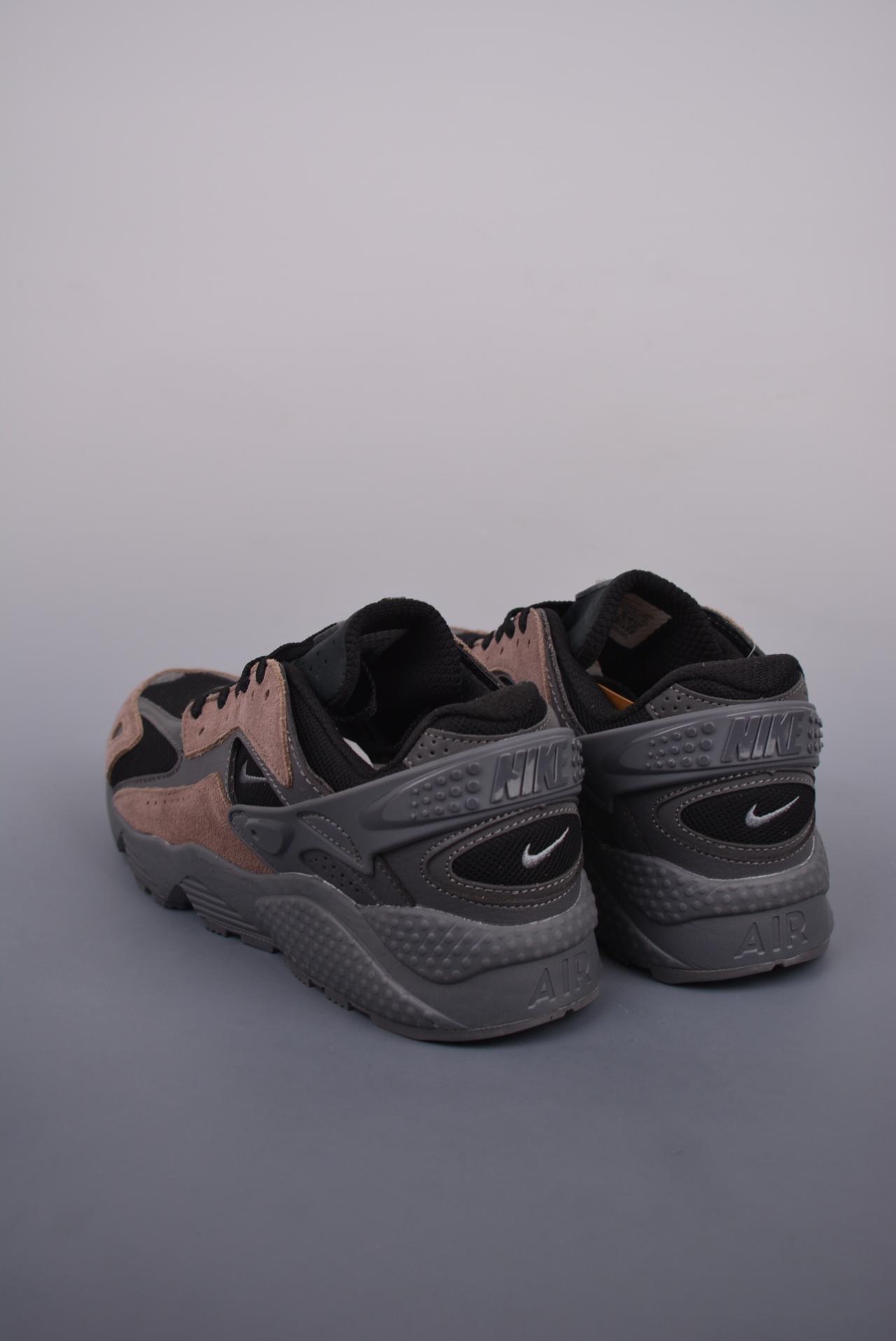 运动鞋, 跑鞋, 休闲鞋, Nike Air Huarache - Nike Air Huarache Runner 华莱士12代 鞋子类型：运动休闲跑鞋 鞋帮高度：网面透气 颜色：氯丁橡胶 货号：DZ3306 006MK