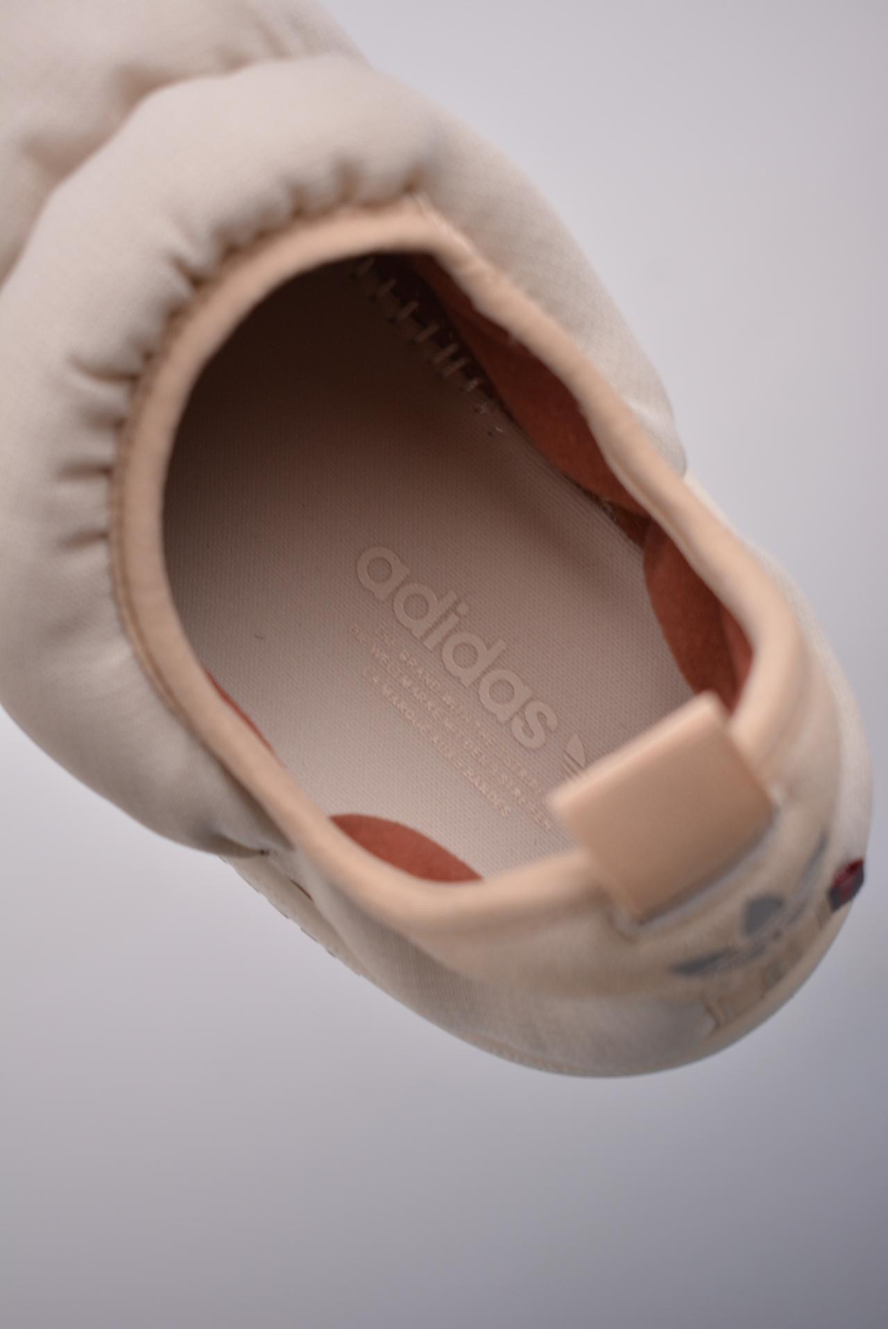 运动鞋, 篮球鞋, 球鞋, 服装, adidas - Adidas PUFFYLETTE 低帮 最新力作 防水防污面料 篮球鞋 高科技防滑波浪纹软大底 原厂材质 黑色 货号：HR1481MG