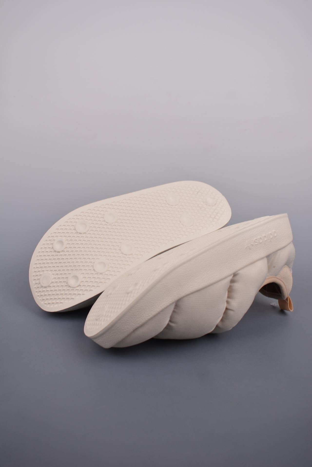运动鞋, 篮球鞋, 球鞋, 服装, adidas - Adidas PUFFYLETTE 低帮 最新力作 防水防污面料 篮球鞋 高科技防滑波浪纹软大底 原厂材质 黑色 货号：HR1481MG