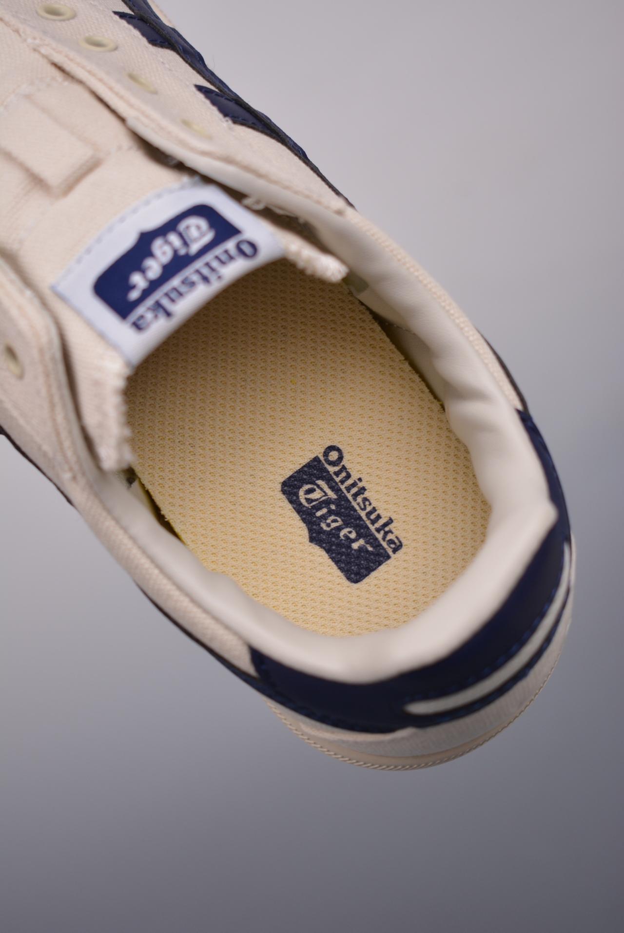 运动鞋, 跑鞋 - 亚瑟士 Onitsuka Tiger Tokuten 低帮休闲跑鞋 鬼塚虎logo标志 灰色、布面 官方货号: 1183C142 200HLD 尺码: 36-45