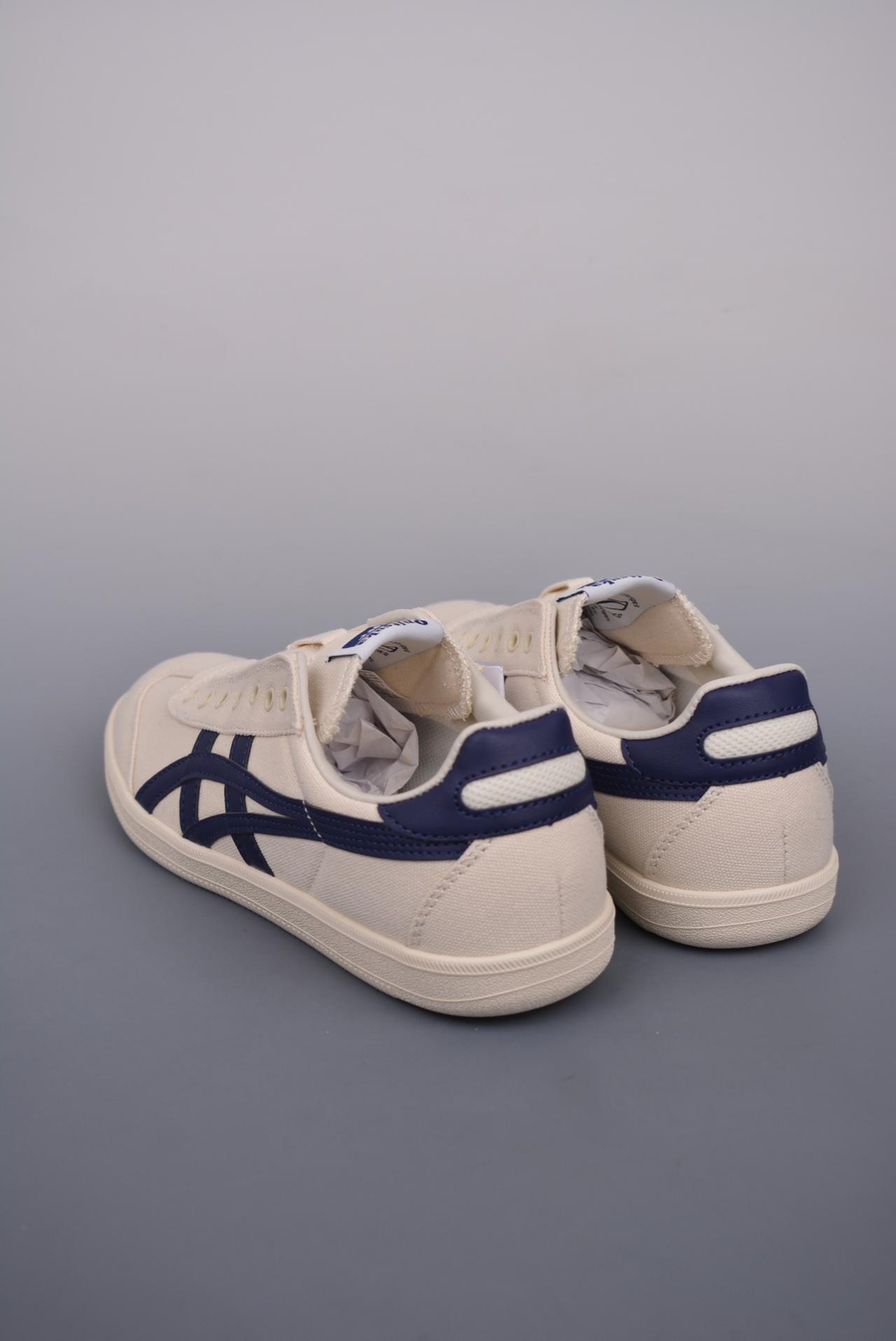 运动鞋, 跑鞋 - 亚瑟士 Onitsuka Tiger Tokuten 低帮休闲跑鞋 鬼塚虎logo标志 灰色、布面 官方货号: 1183C142 200HLD 尺码: 36-45