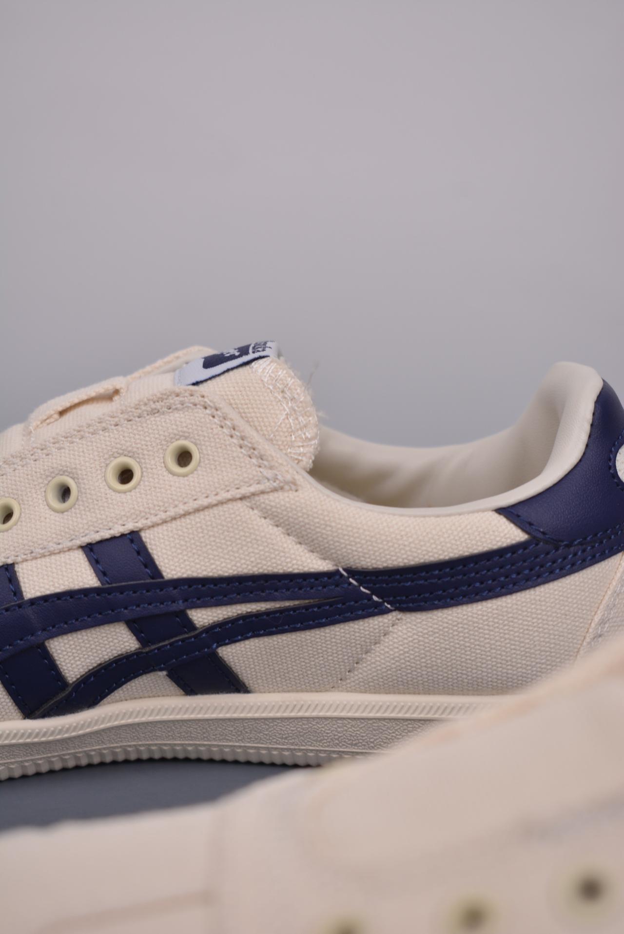 运动鞋, 跑鞋 - 亚瑟士 Onitsuka Tiger Tokuten 低帮休闲跑鞋 鬼塚虎logo标志 灰色、布面 官方货号: 1183C142 200HLD 尺码: 36-45