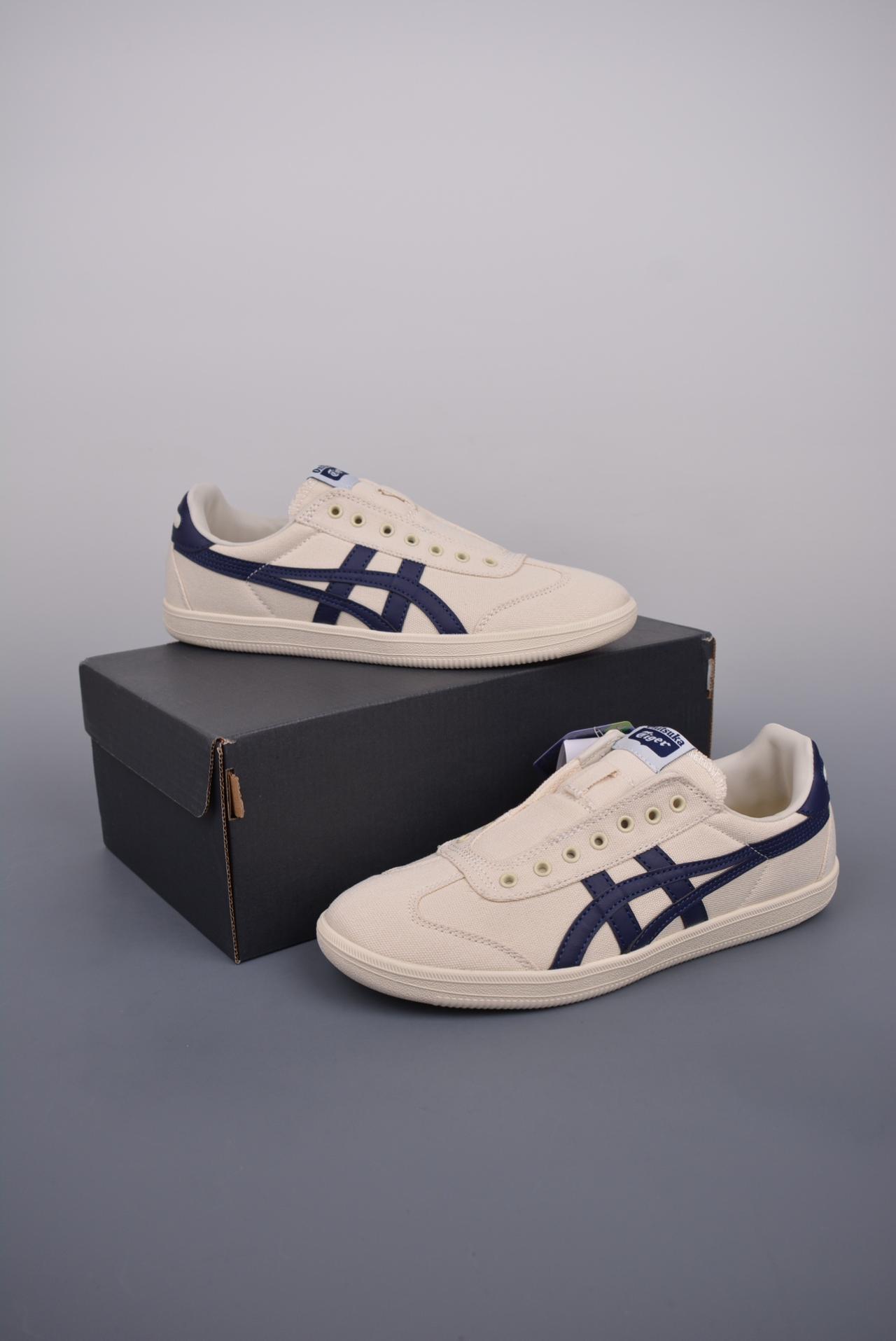 运动鞋, 跑鞋 - 亚瑟士 Onitsuka Tiger Tokuten 低帮休闲跑鞋 鬼塚虎logo标志 灰色、布面 官方货号: 1183C142 200HLD 尺码: 36-45