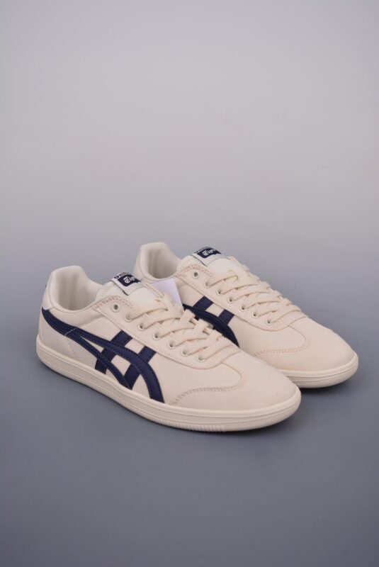 跑鞋 - Onitsuka Tiger Tokuten 低帮休闲跑鞋 鬼塚虎 布面 T-TOE前足补强设计 室内鞋的橡胶大底元素 长靴 黑白色 货号: 1183A862 201HLD 尺码: 36-45