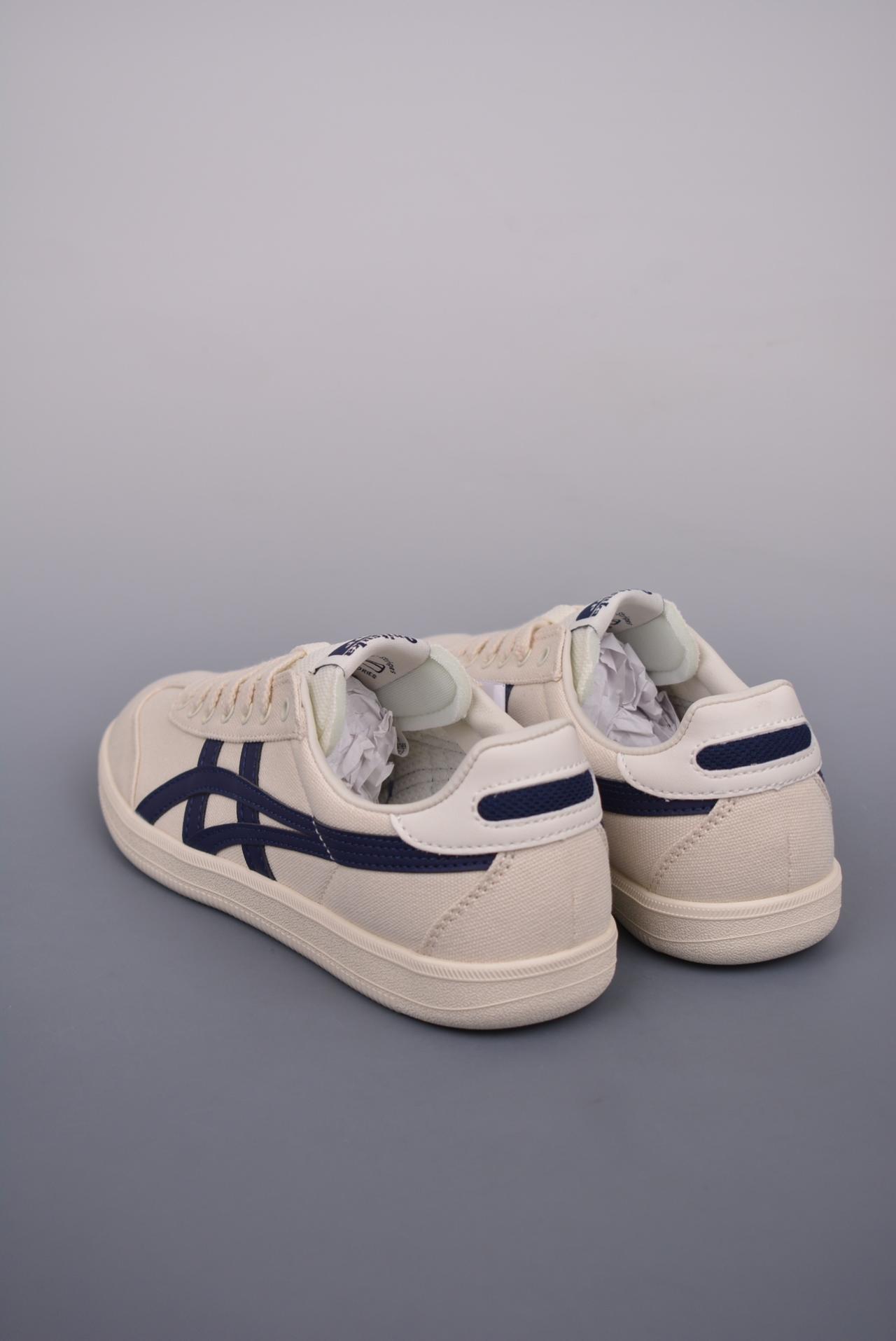 跑鞋 - Onitsuka Tiger Tokuten 低帮休闲跑鞋 鬼塚虎 布面 T-TOE前足补强设计 室内鞋的橡胶大底元素 长靴 黑白色 货号: 1183A862 201HLD 尺码: 36-45
