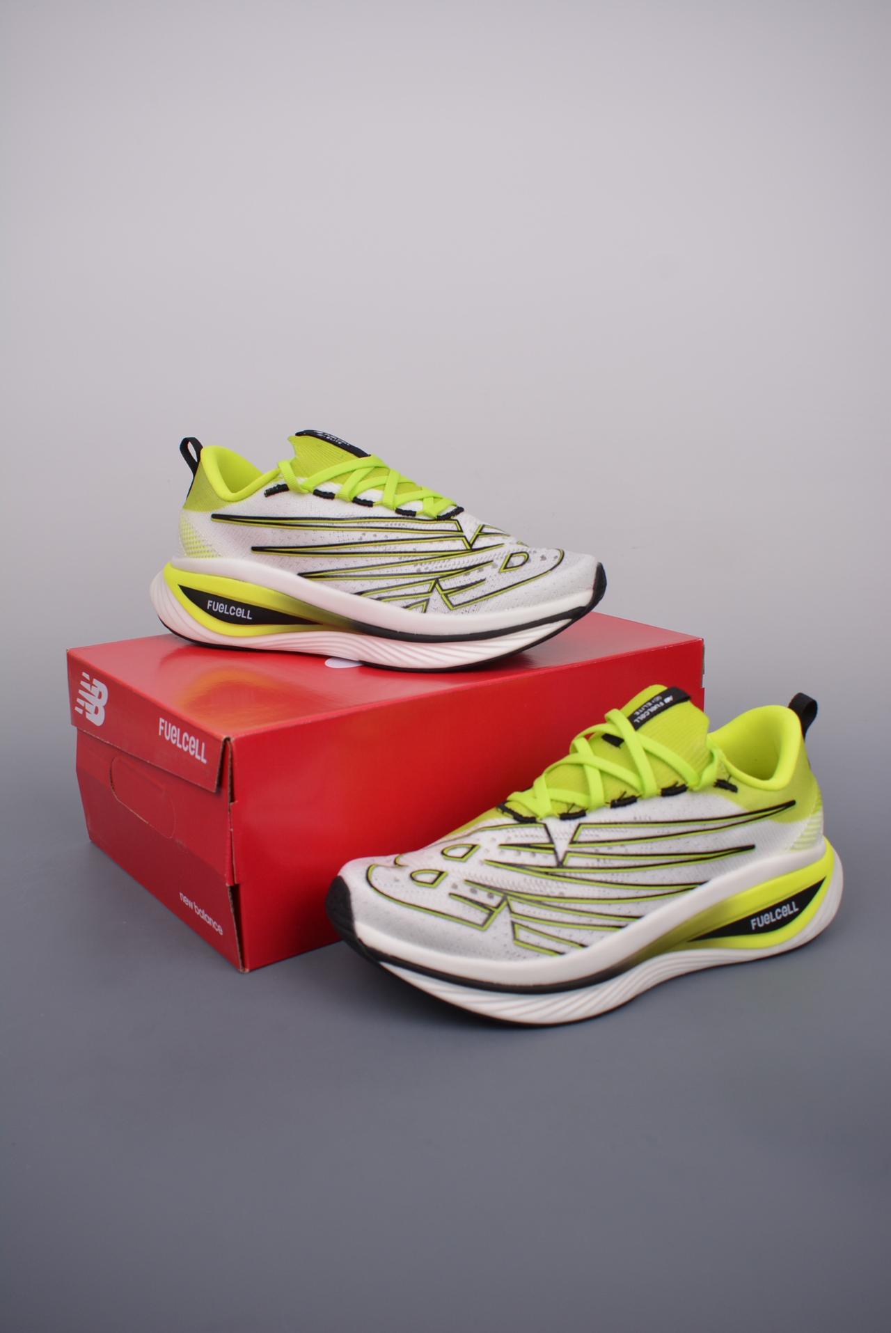 运动鞋, 跑鞋, 跑步鞋, PE, New Balance - New Balance FuelCell Supercomp Trainer V2 跑步鞋 高帮 颜色：无 官方货号：WRCELCT3OD