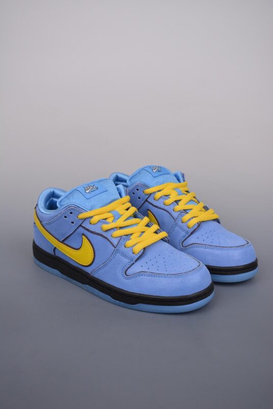 运动鞋, Nike, Dunk SB Low, Dunk SB, Dunk - Nike Dunk SB Low 飞天小女警联名 泡泡浅蓝 纯原大厂出品 极力推荐 顶级版本 原装头层材料 独家版型蒸餾加工 清洁度 电绣工艺 皮料切割干净无任何毛边 细节完美 官方货号：FZ8320 400NCC 尺码：36 36.5 37.5 38 38.5 39 40 40.5 41 42 42.5 43 44 44.5 45 46 47.5