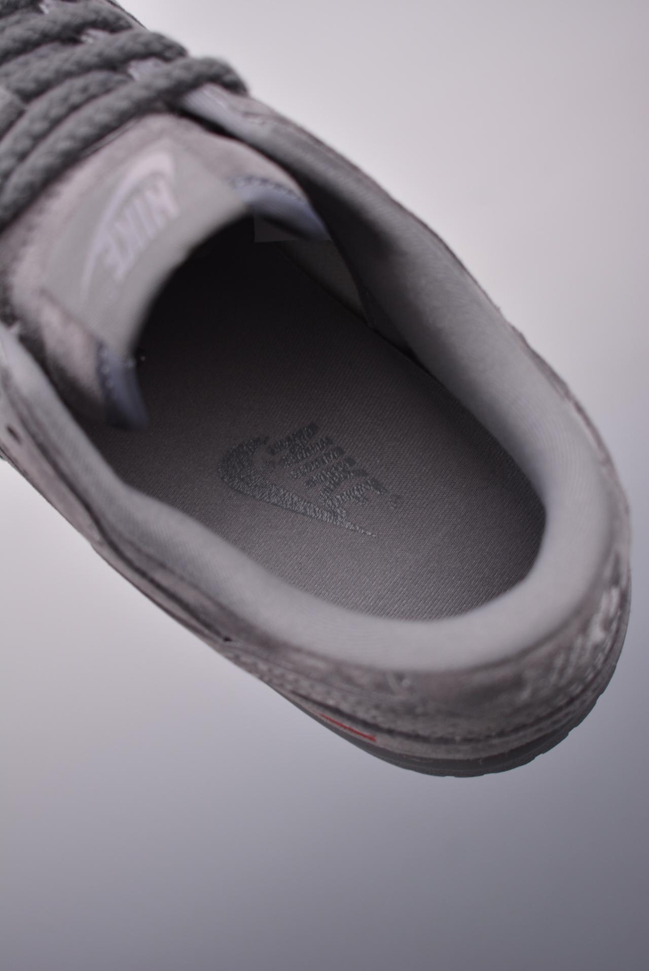SB Dunk Low, Nike SB Dunk Low, Nike, Dunk Low, Dunk - Nike SB Dunk Low Suprene 联名 鞋子类型：低帮鞋 鞋帮高度：低帮 货号：FC1688 121JS