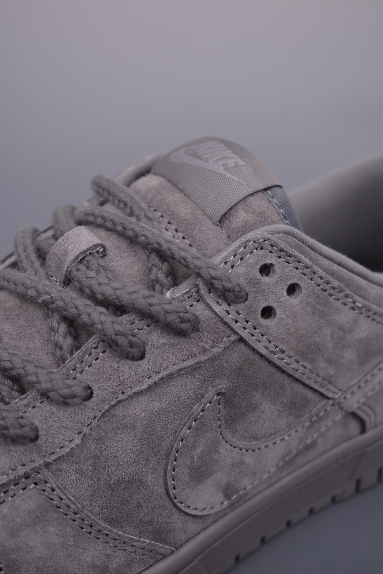 SB Dunk Low, Nike SB Dunk Low, Nike, Dunk Low, Dunk - Nike SB Dunk Low Suprene 联名 鞋子类型：低帮鞋 鞋帮高度：低帮 货号：FC1688 121JS