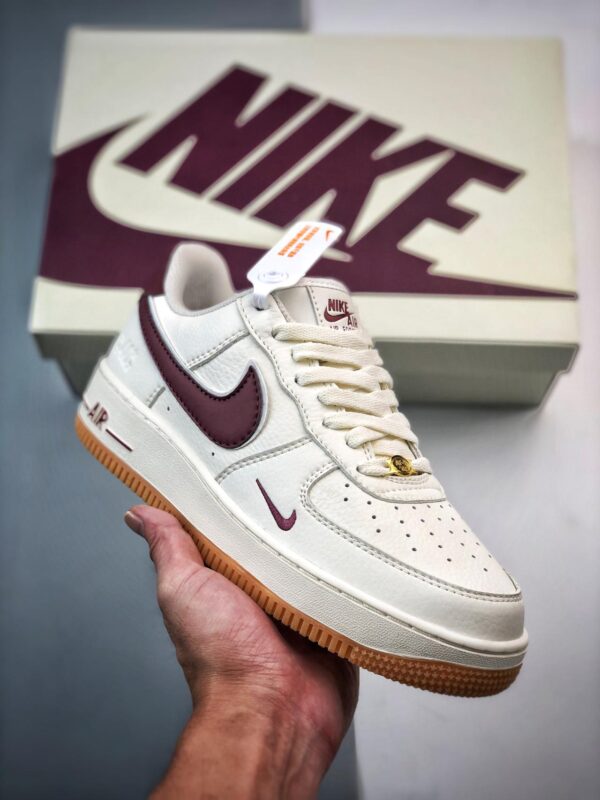 运动鞋, KD, Air Force 1 - 品牌：Air Force 1
系列：'07 Low
鞋子类型：低帮运动鞋
鞋帮高度：低帮
颜色：周年米酒红
货号：WA0531-308
