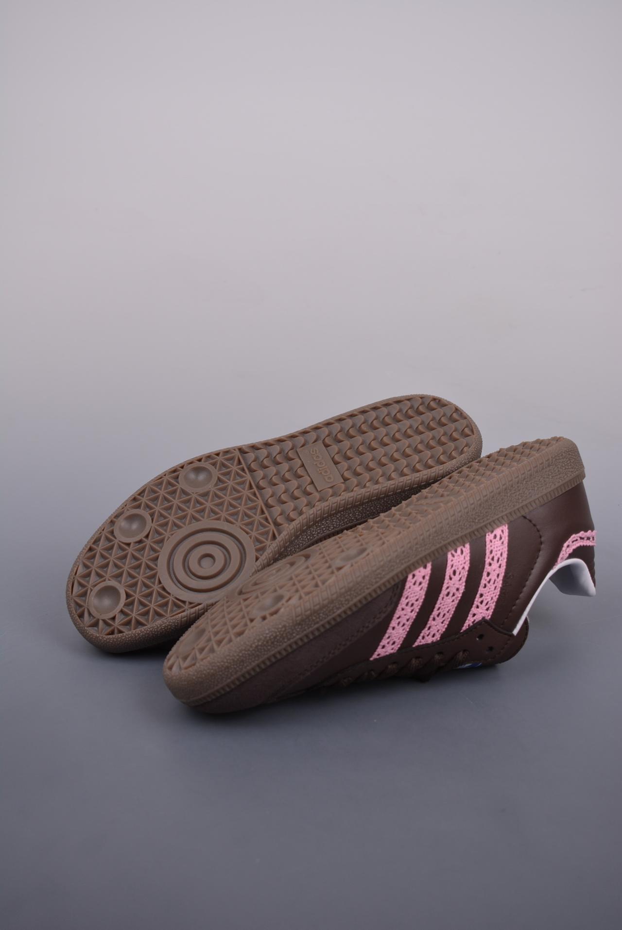 运动鞋, 三叶草, Samba OG, adidas Samba, adidas - Adidas Samba OG 三叶草 鞋子类型：桑巴纪念日系列 鞋帮高度：低帮 颜色：红色 白色 货号：IG1024HS