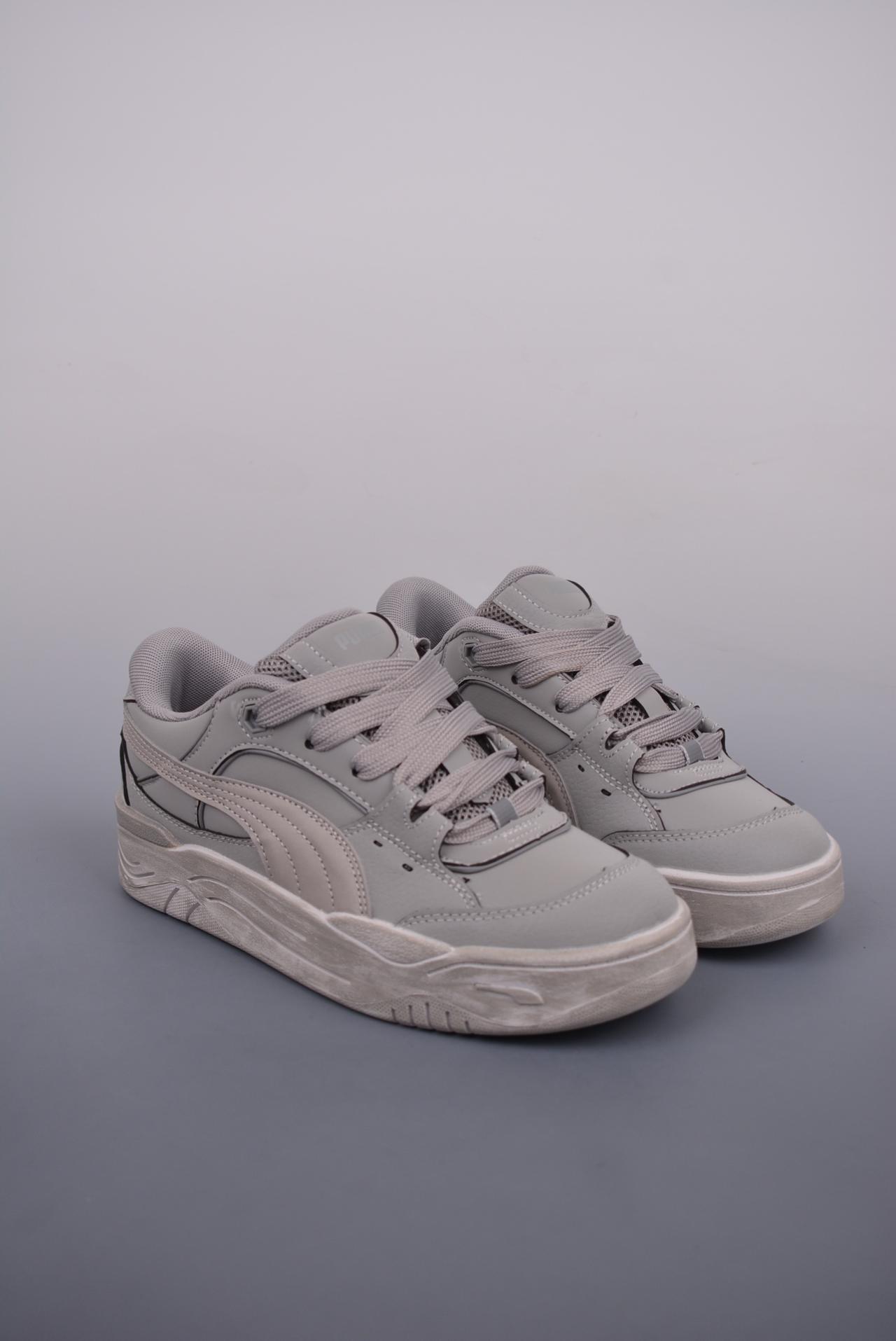 运动鞋, 板鞋, 休闲板鞋, PUMA - PUMA  Night Rider
彪马 防滑耐磨低帮休闲板鞋
设计灵感源自90及00一代的滑板运动文化
简约又不失设计巧思的帅气风格让它轻松驾驭日常休闲或滑板场合
运动兼具匠心 细节彰显品质
衬垫边缘以提供支撑和灵活性
强化鞋头以承受持续的磨损
耐磨性强 稳定性高 抓地更牢 不易打滑
官方货号: 390738 01LF
尺码: 35 36 36.5 37.5 38 38.5 39 40 40.5 41 42 42.5 43 44 45