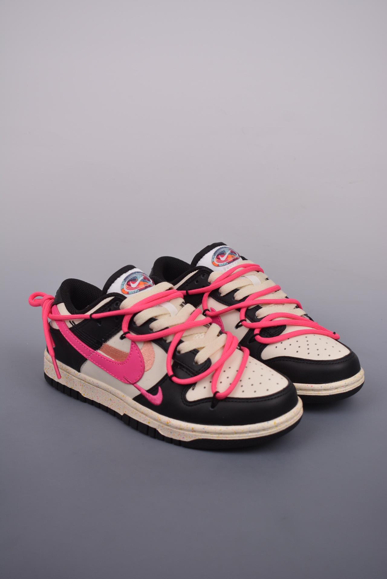 解构, SB Dunk Low, Nike SB Dunk Low, Nike, Dunk Low, Dunk - Nike SB Dunk Low 黑红泼墨 反转三勾
解构抽绳鞋带 纯原大厂出品 极力推荐
原装头层材料 独家版型蒸餾加工
帶來的是更好的视觉和脚感体验
大厂纯原品质出货 清洁度 
电绣工艺 皮料切割干净无任何毛边 细节完美
官方货号: FD4623 131HS
尺码：35 36 36.5 37.5 38 38.5 39 40