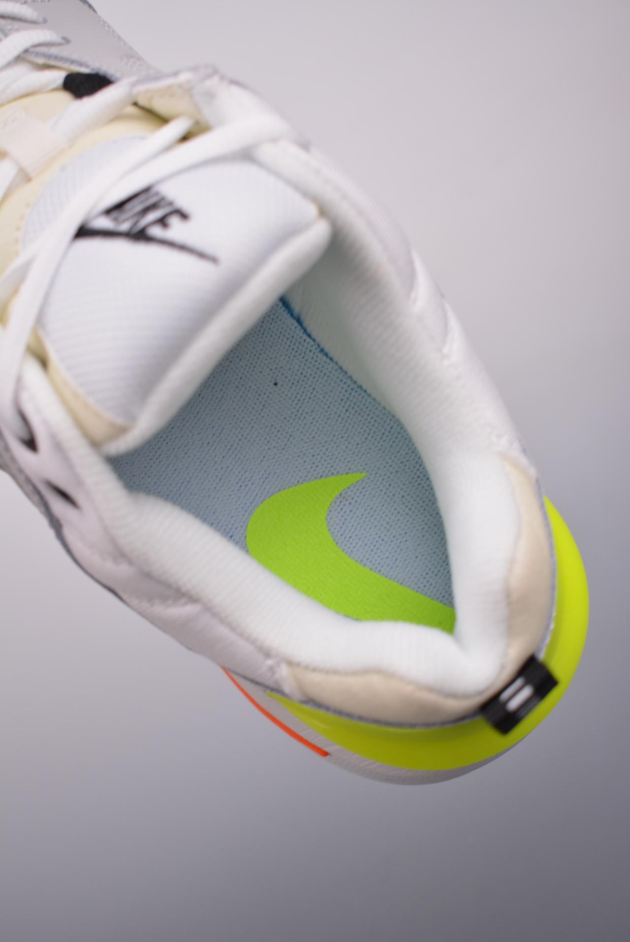 运动鞋, 服装 - Air Monarch the M2K Tekno 
客供原厂模具 指定材料
全市场唯一使用后跟定型机器 
内附专柜防尘纸，客户可直接充正销售
官方货号: AV4789 004LF
Size：35.5 36 36.5 37.5 38 38.5 39 40 40.5 41 42 42.5 43 44 44.5 45