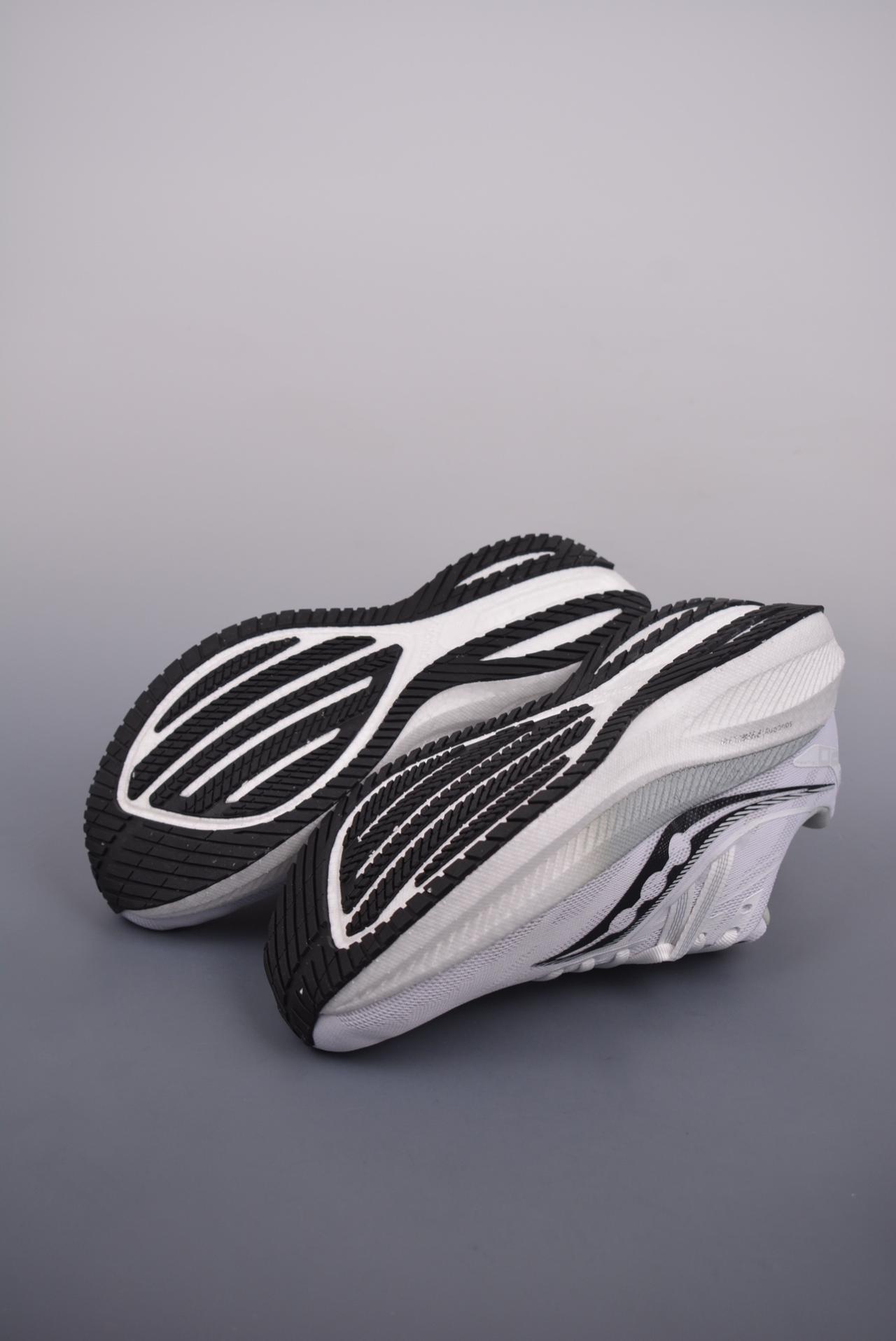 跑鞋 - Saucony Triumph 20 旗舰级缓震型跑鞋